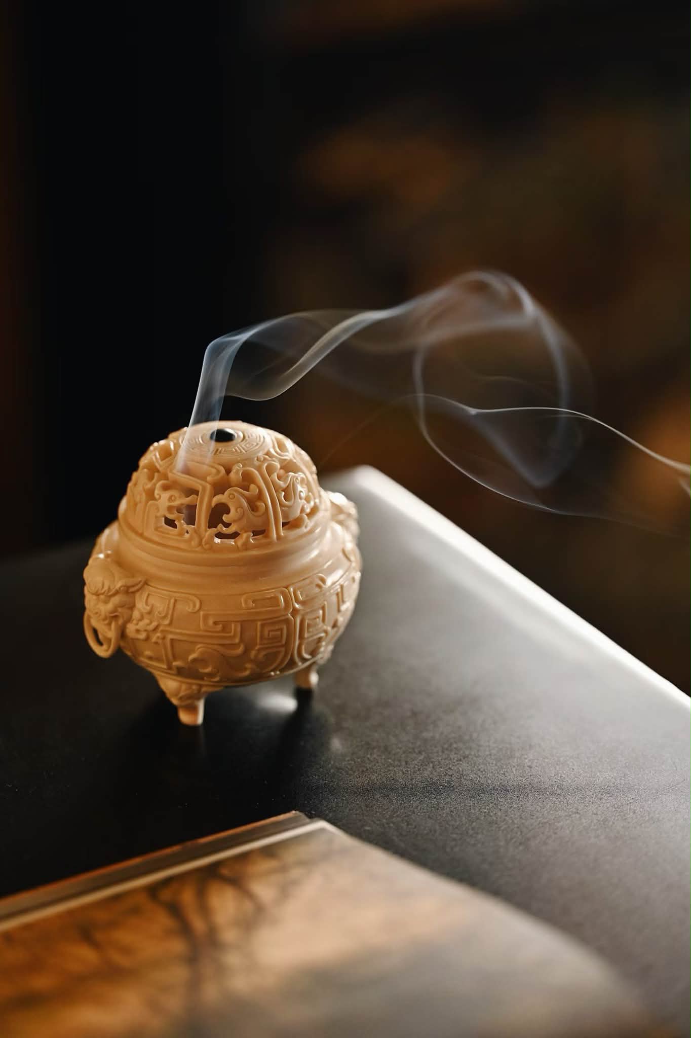 中国古代 青铜 三足炉 蓋付 香炉　箱付 FF01-17 猛犸“青铜纹”三足香炉整料雕刻，循古制而作，融商周青铜礼器之神韵。炉