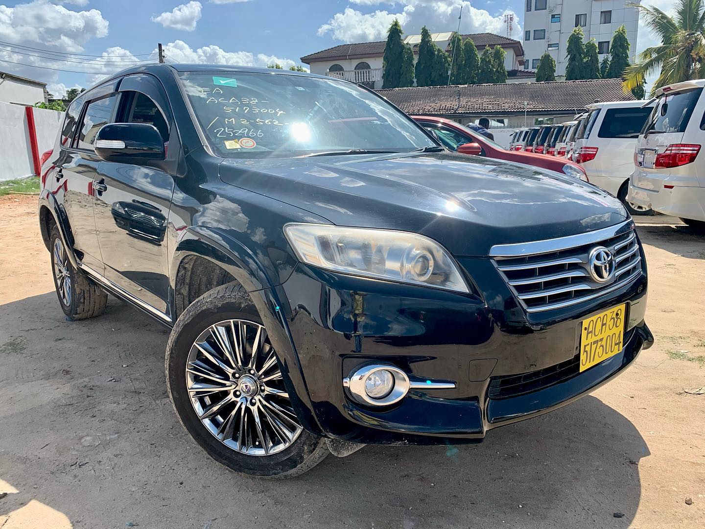 写真 Toyota vanguard 2010 black aftermarket rims 7seater winker mirrors