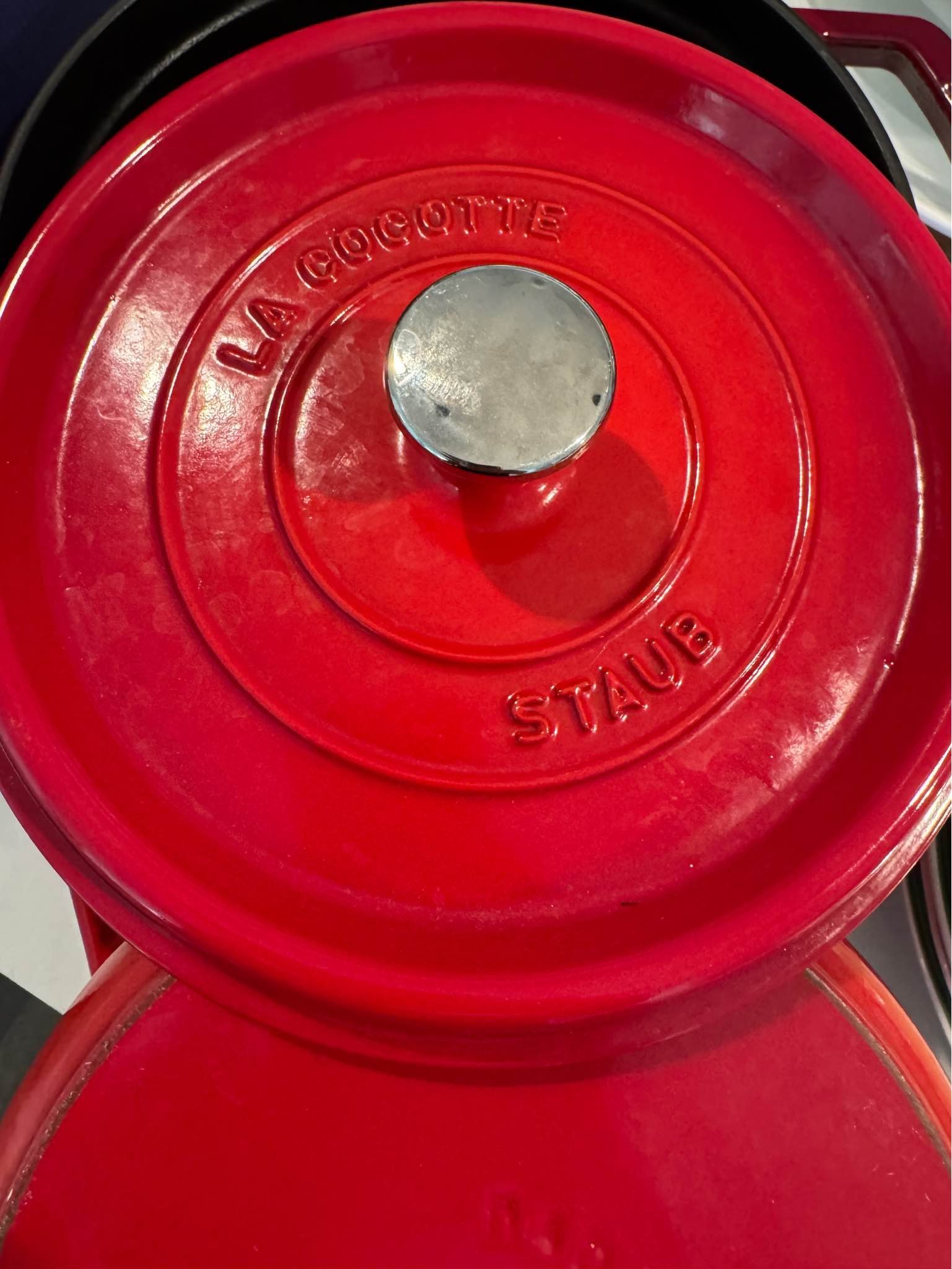 Staub La Cocotte 22cm Cast Iron Dutch Oven - Dutch Ovens - Fremont