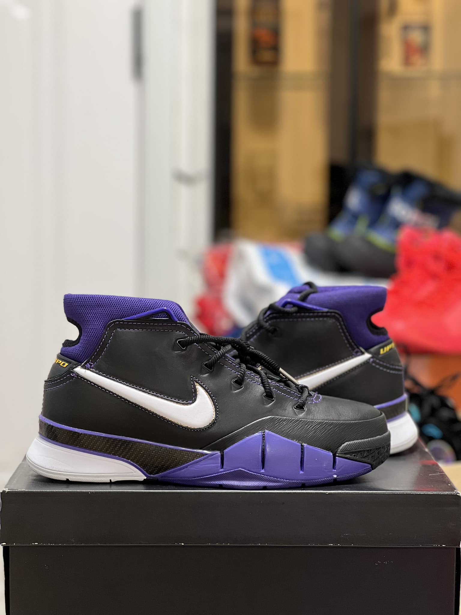 Nike kobe 1 protro purple Size 42.5 brand new whit box