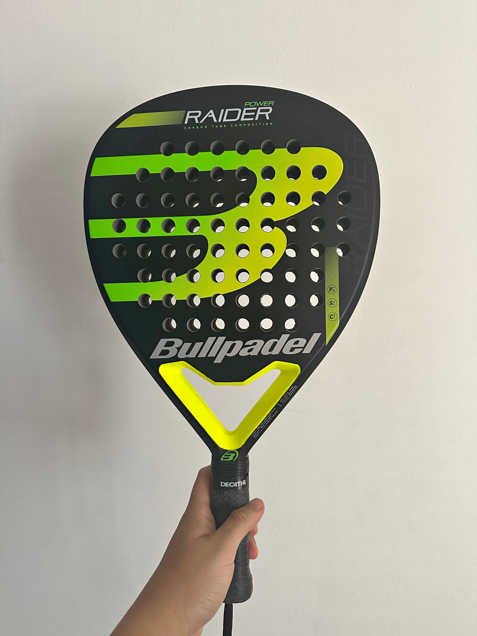 Raquette De Padel Bullpadel Raider PWR - Légère, Forme Ronde, Contrôle Max - Carbone, Fibre De Verre, Mousse EVA - Pour Joueurs Débutants Et Occasionnels