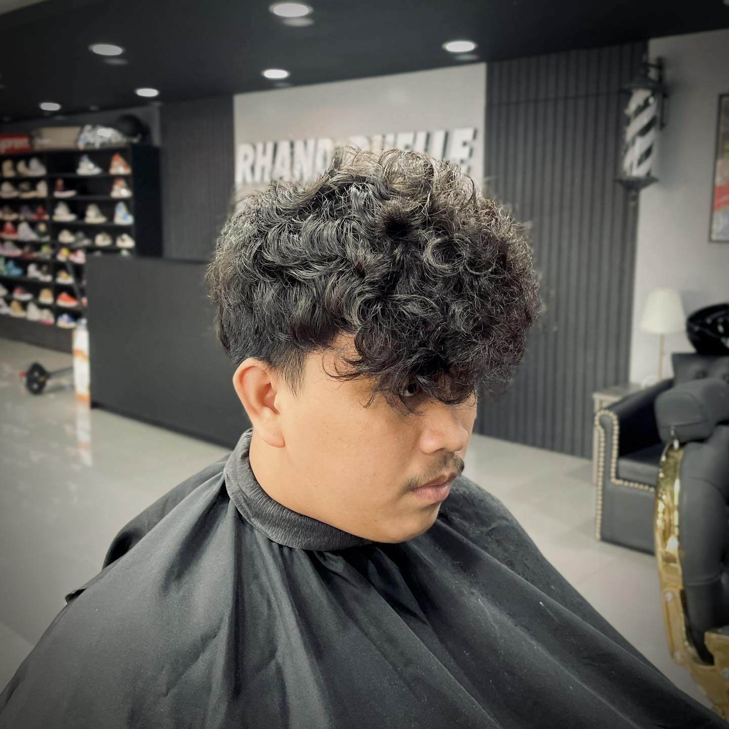 RHAND RHELLE BARBER