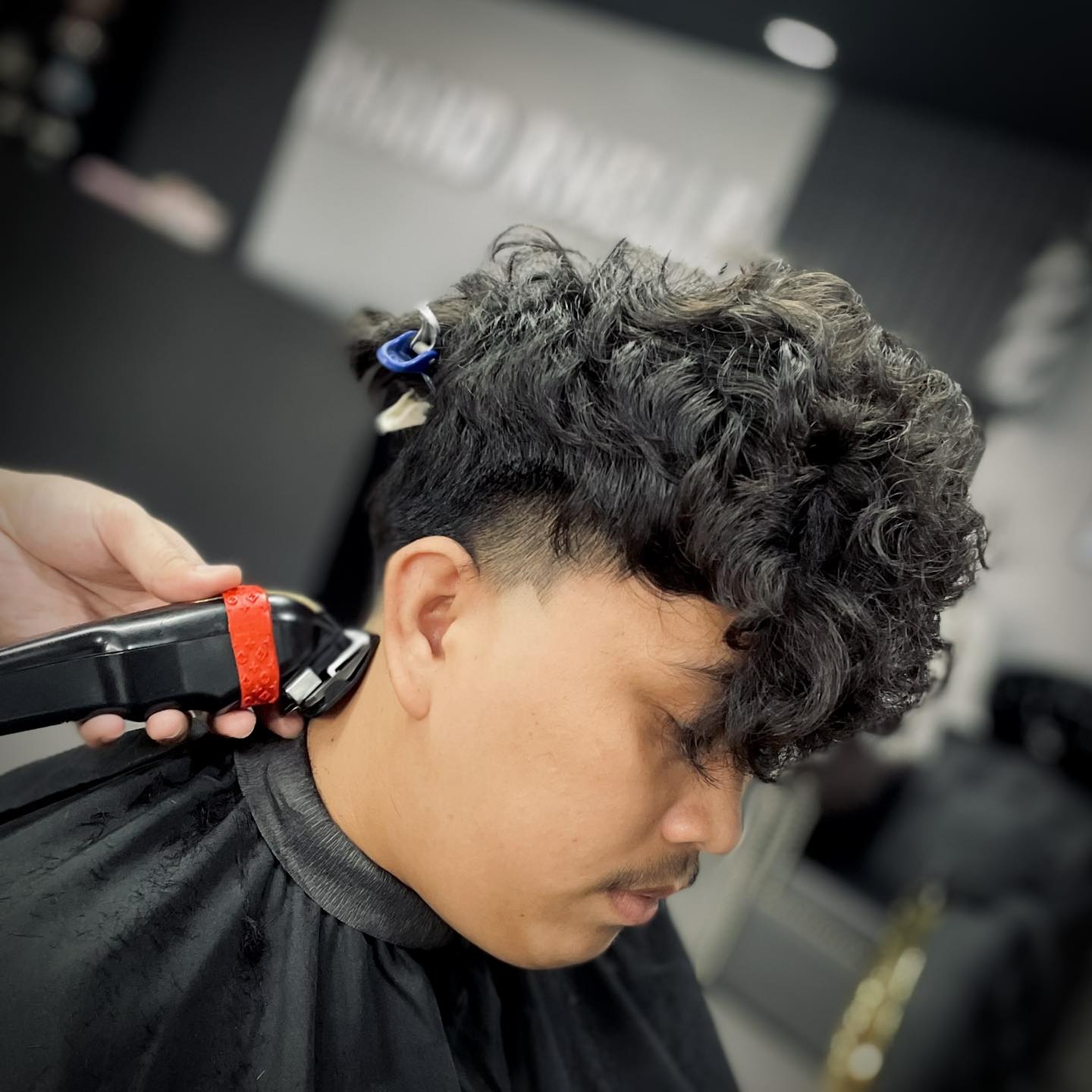 RHAND RHELLE BARBER
