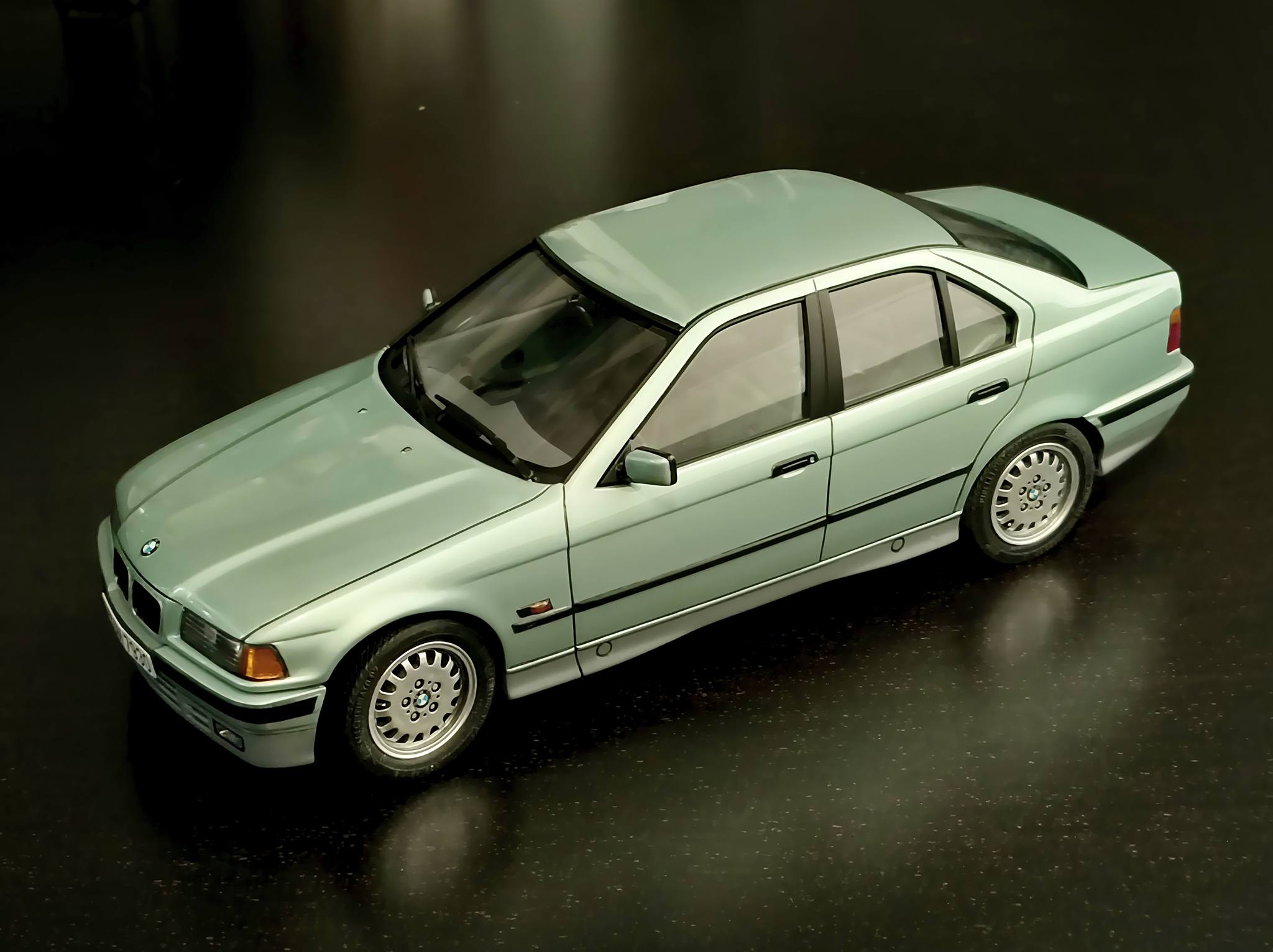 Completed BMW 318i model car in 1:24 scale