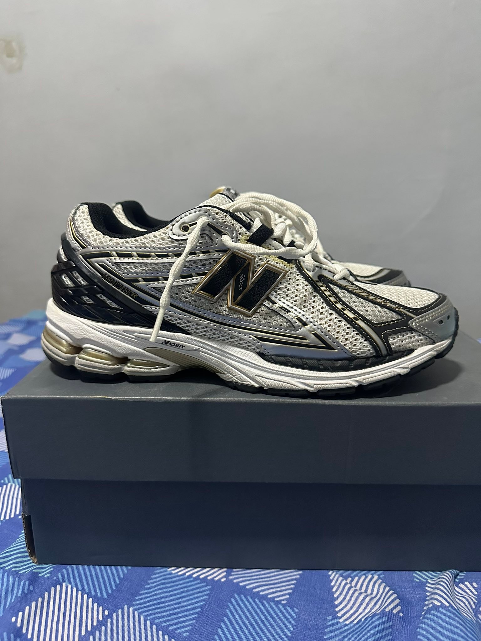 FOR SALE!! New Balance 1906r White Metallic Gold Size 8.5 Mens 6k