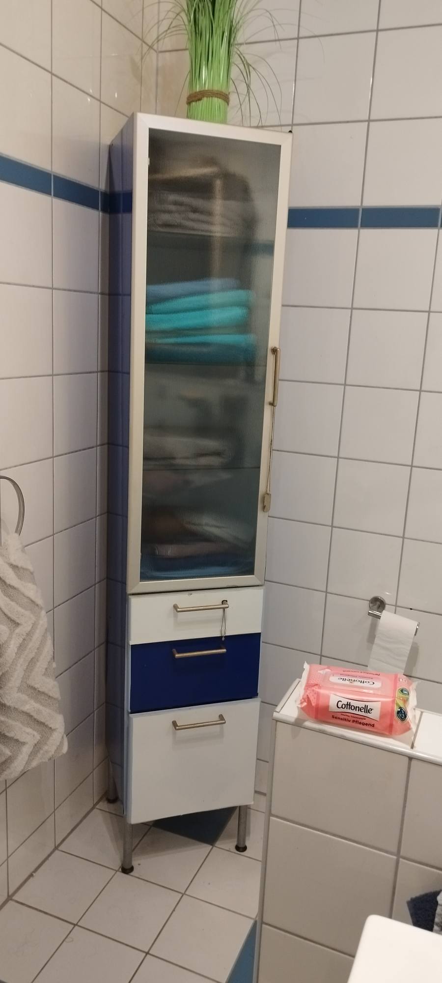 Badmöbel wegen Umzug günstig abzugeben Bei Fragen einfach melden