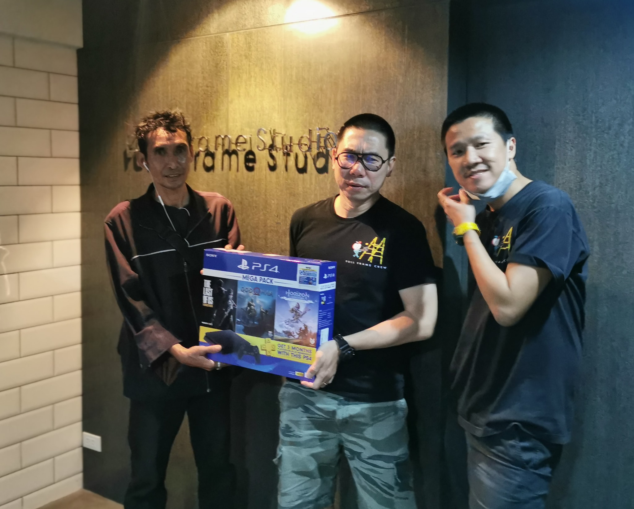 รางวัลที่ 1 มารับอย่างไว ^^... - Full Frame Studio | Facebook