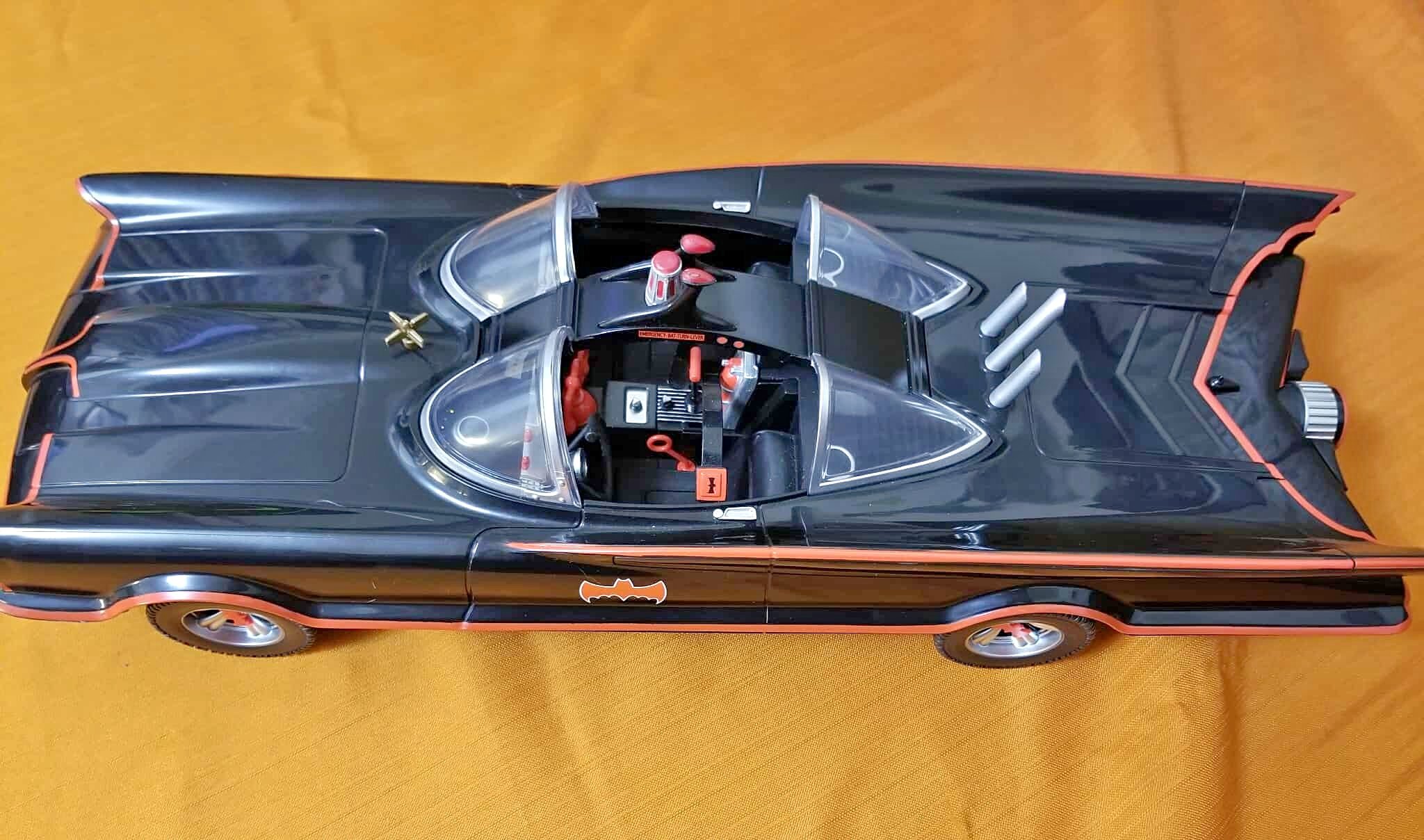 Mattel 1966 Batmobile 1:12 Includes BATMAN - Toy Race Car & Track Sets ...