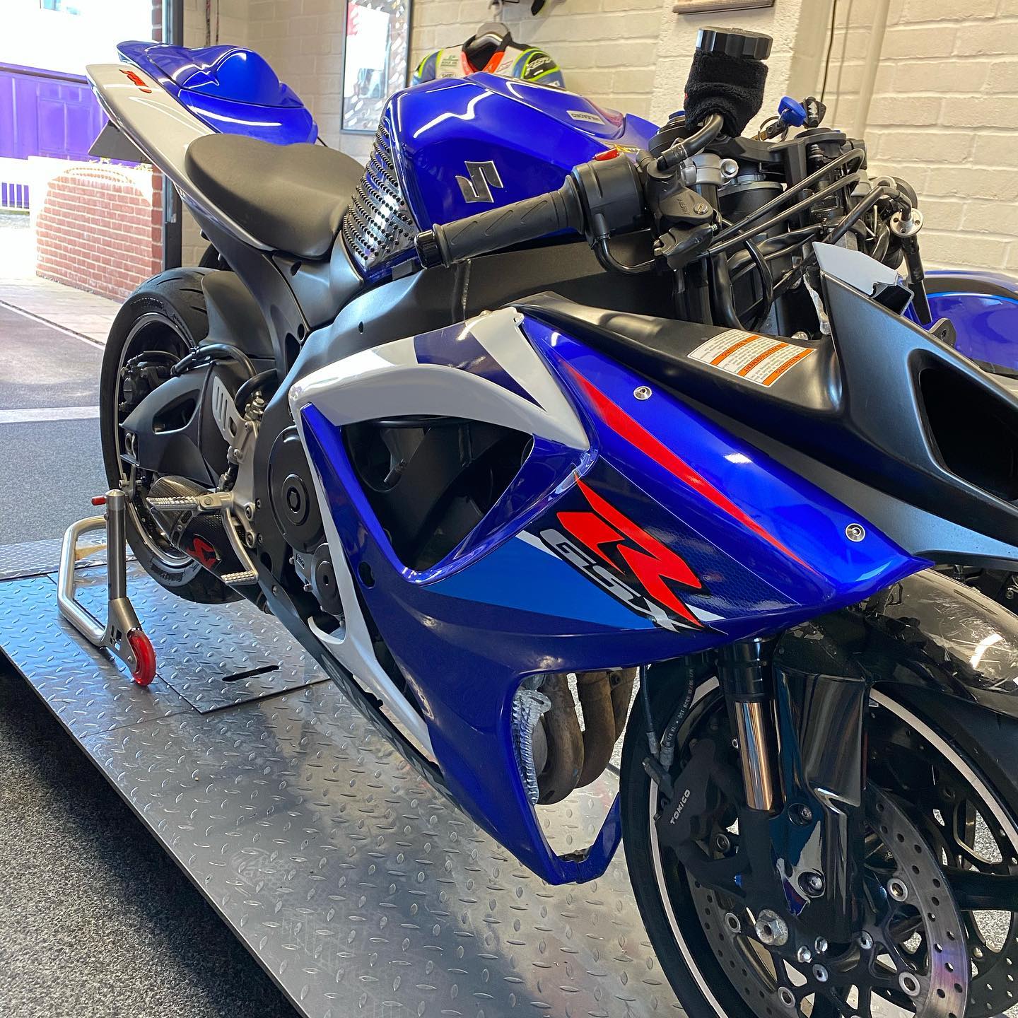 So today we stared with our first buy to sell project. Suzuki gsxr