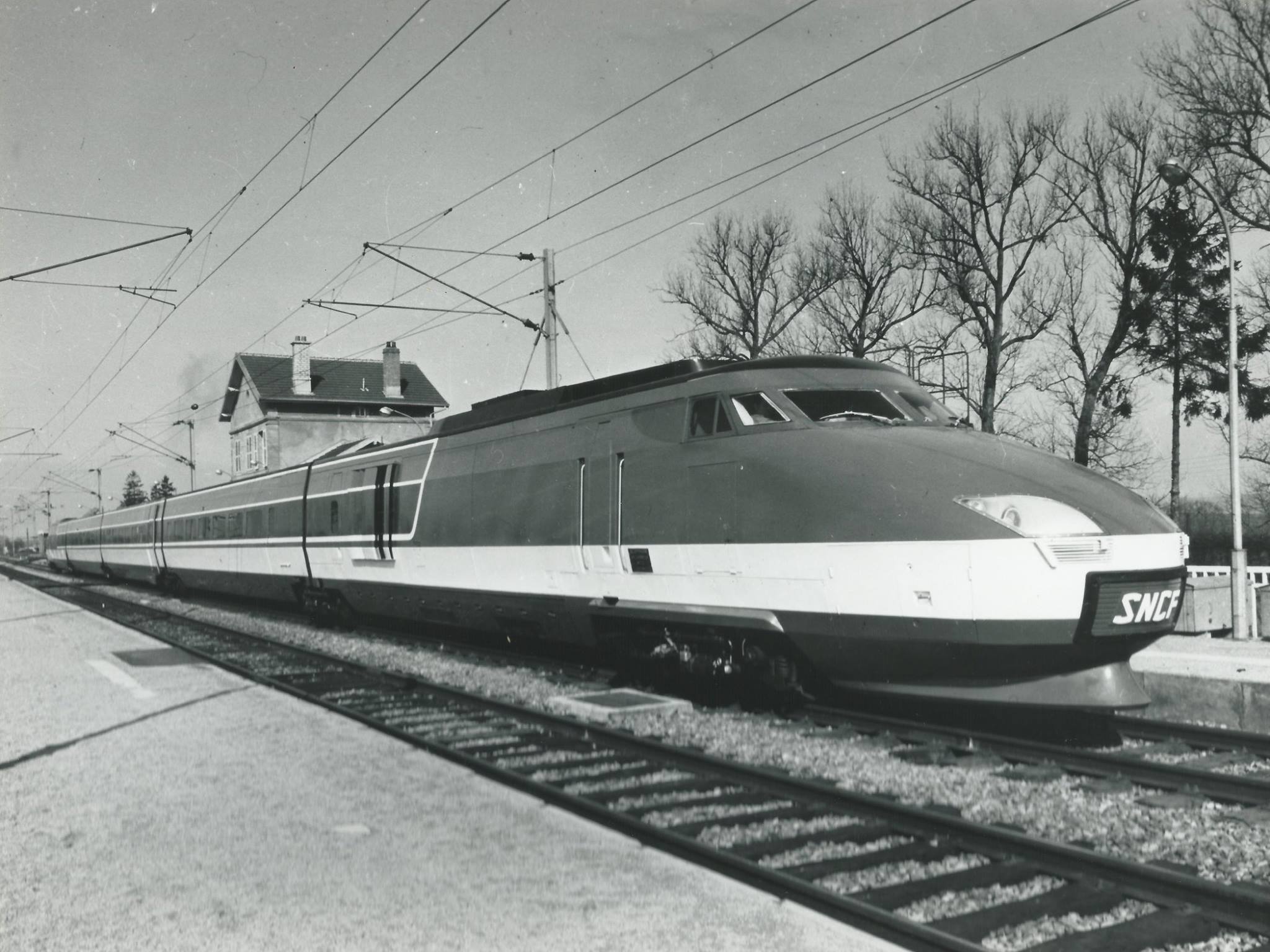 Oh là là! The INCREDIBLE 1972 SNCF TGV promo film, re-edited by me