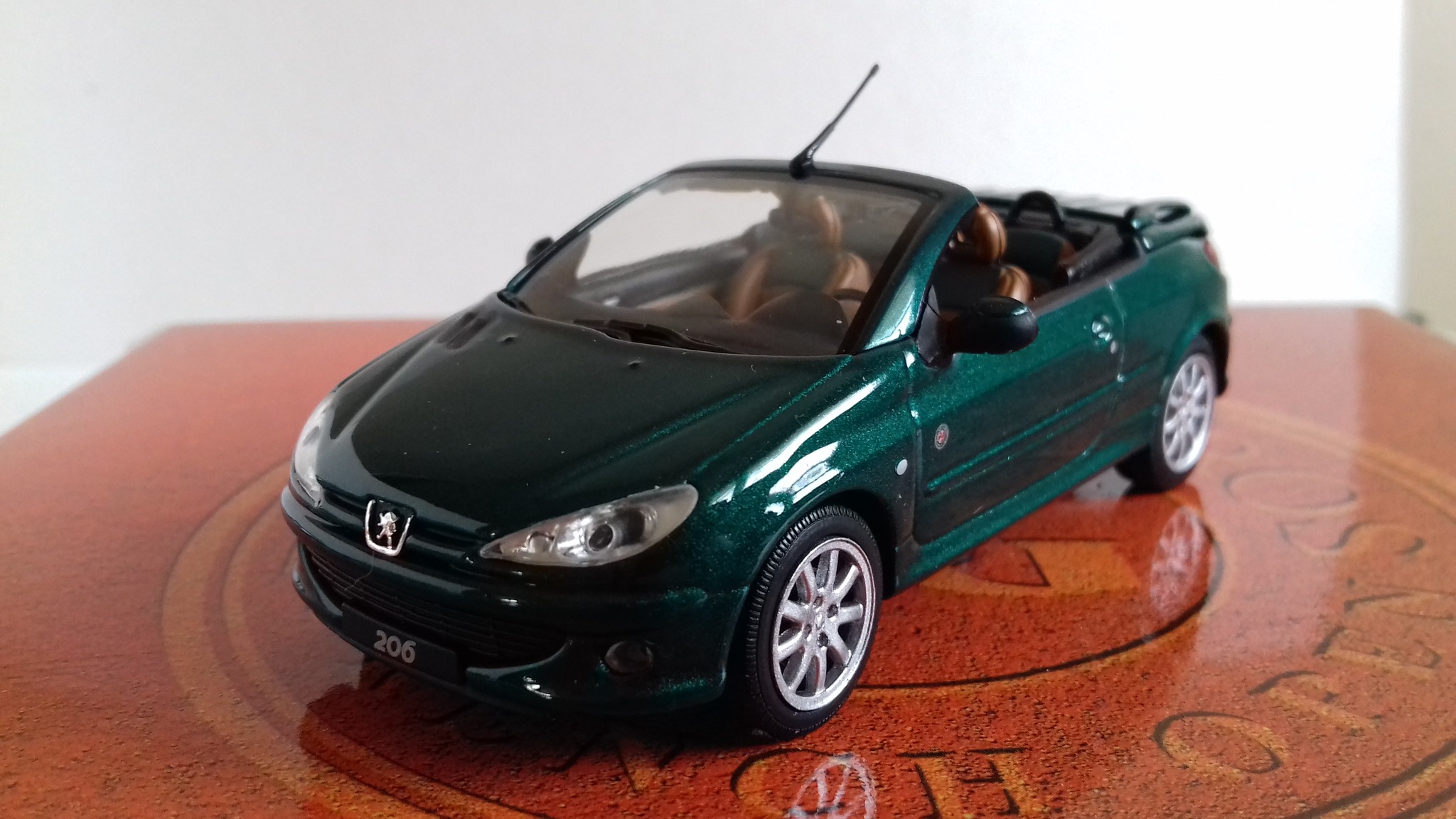 ノレブ プジョー 206CC Roland Garros Norev 1/43e : Peugeot 206 CC Roland Garros 2002