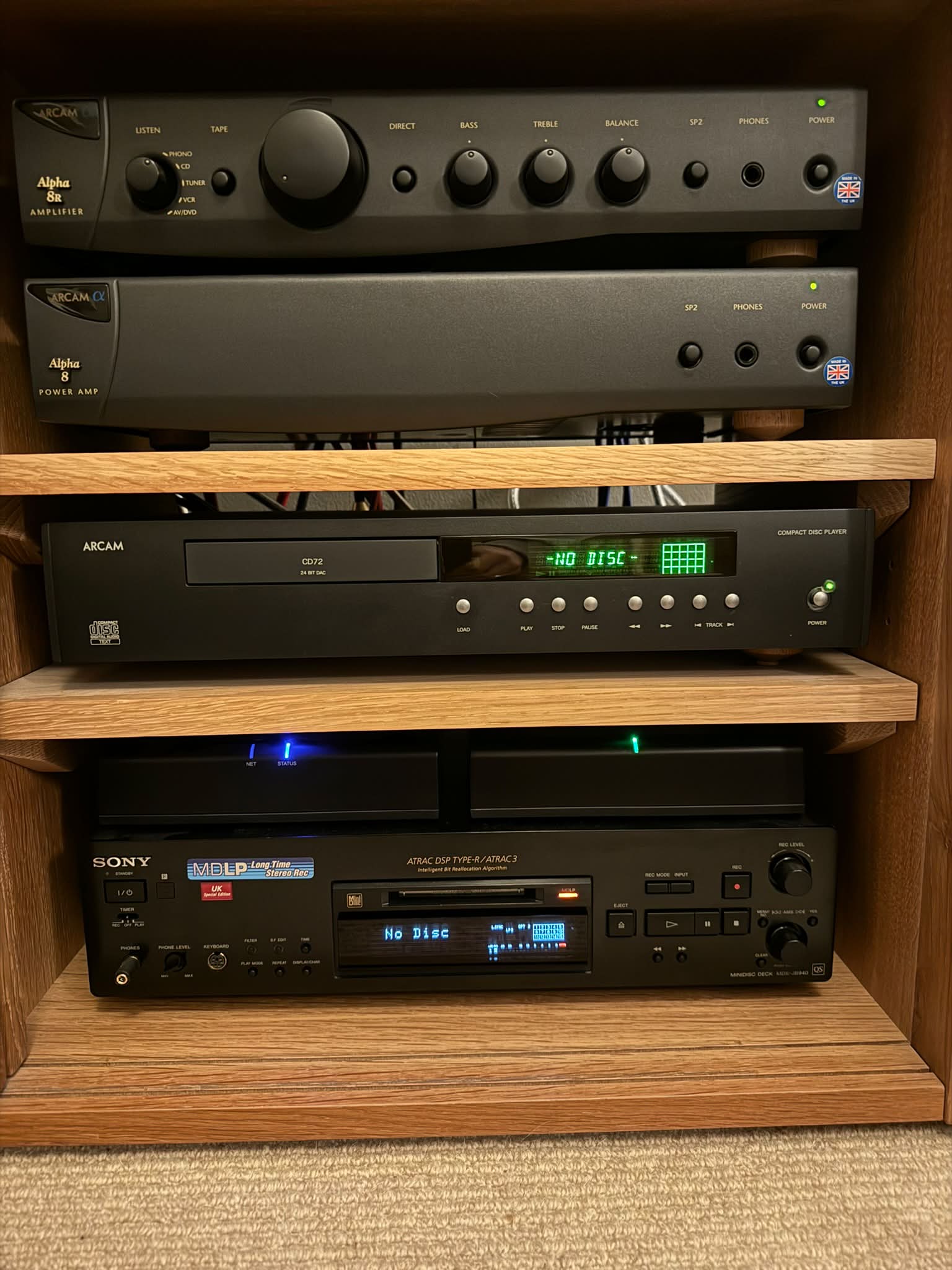 Are Arcam Alpha 8R/P amps supposed to get very hot in standby?