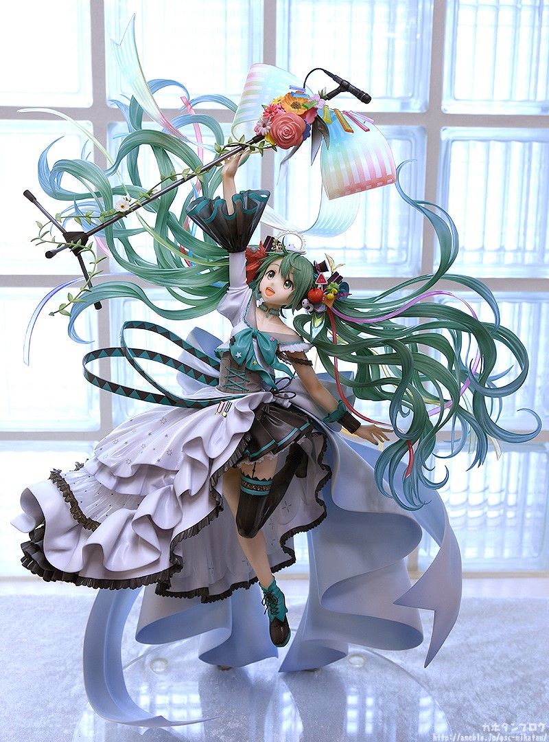 Hatsune Miku: Wedding Dress Version, as illustrated by KEI, has