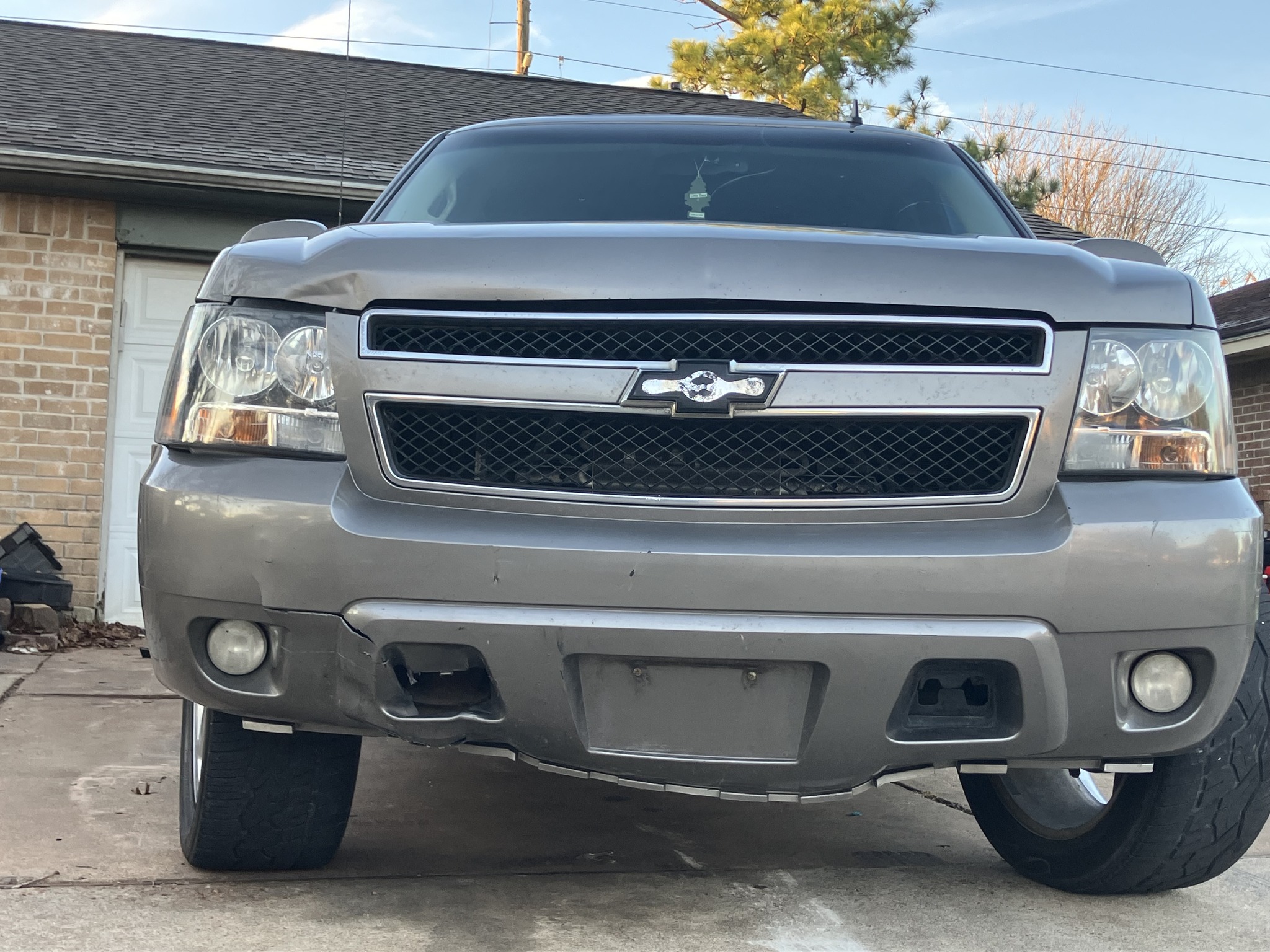 Chevrolet Suburban/Tahoe 2000 - 2006 Front Textured Lower Valance 00