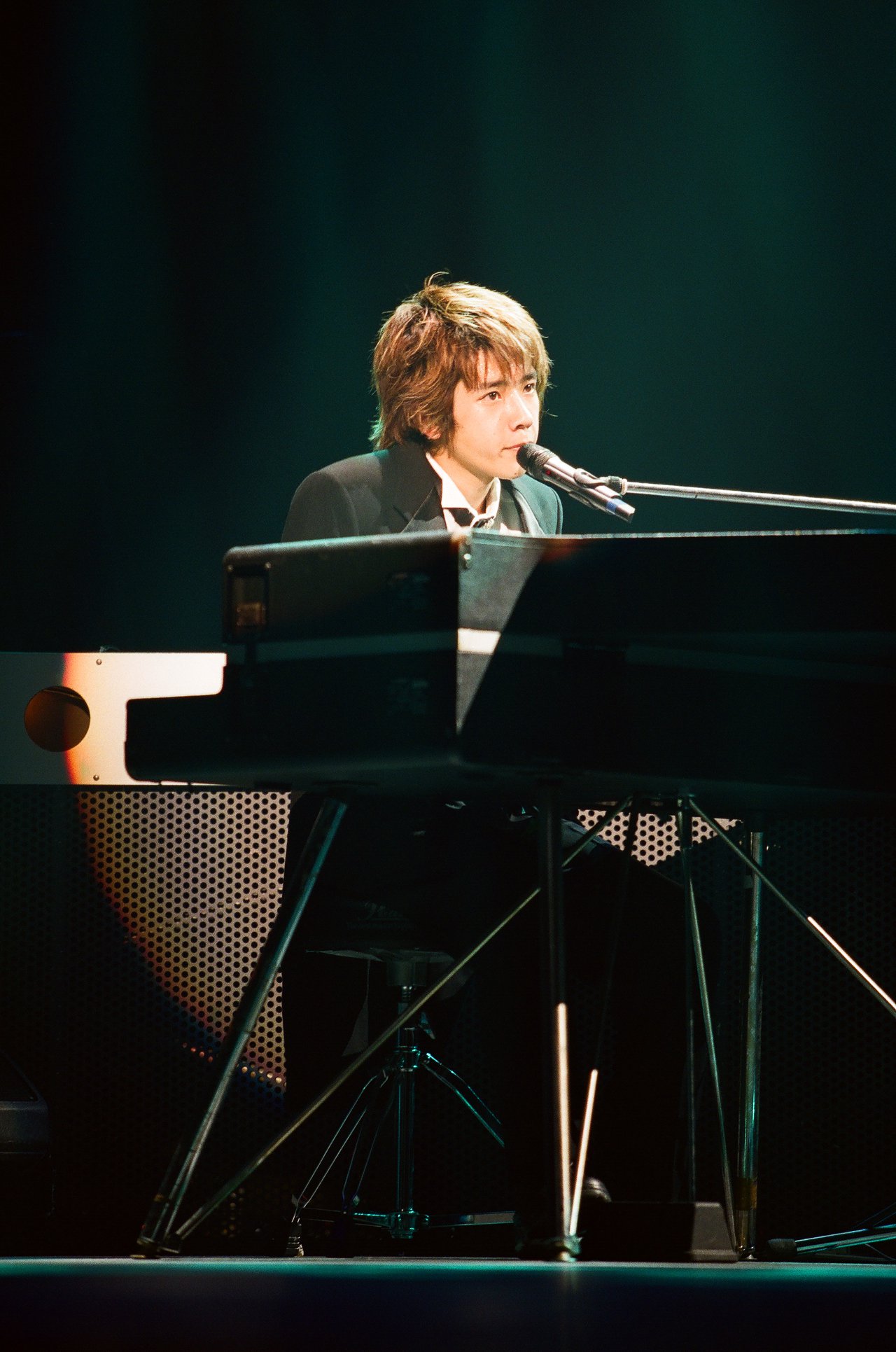 ARASHI SPRING CONCERT 2001 〜嵐が春の嵐を呼ぶコンサート〜」を