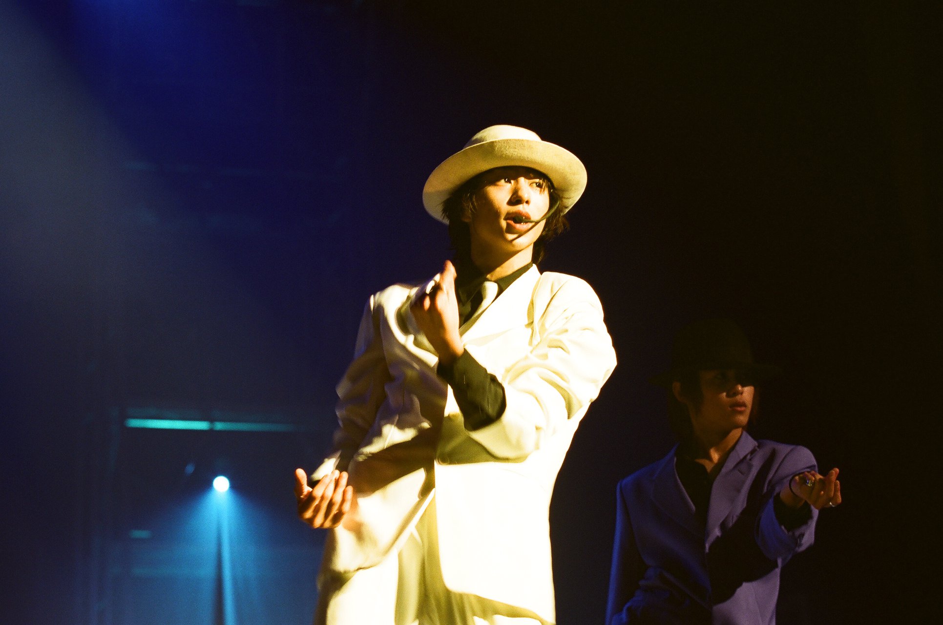 ARASHI SPRING CONCERT 2001 〜嵐が春の嵐を呼ぶコンサート〜」を