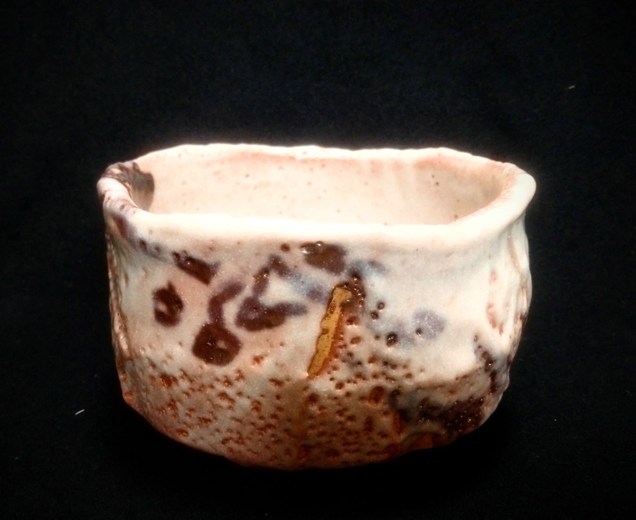 鯉江良二 作 粉引ぐい呑 By Ryoji Koie (1938-2020)