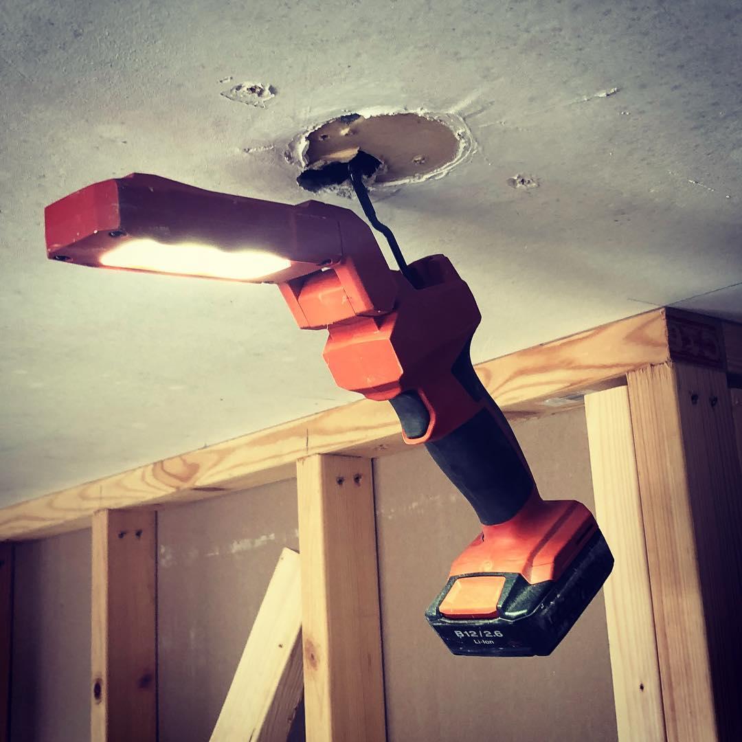 Hilti - The SL 2-A12 is a cordless 12V LED task light with