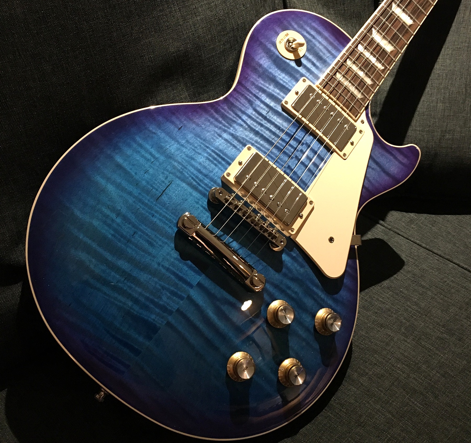 Gibson Les Paul Classic Plus AAA in Blueberry Burst Guitar Discussion
