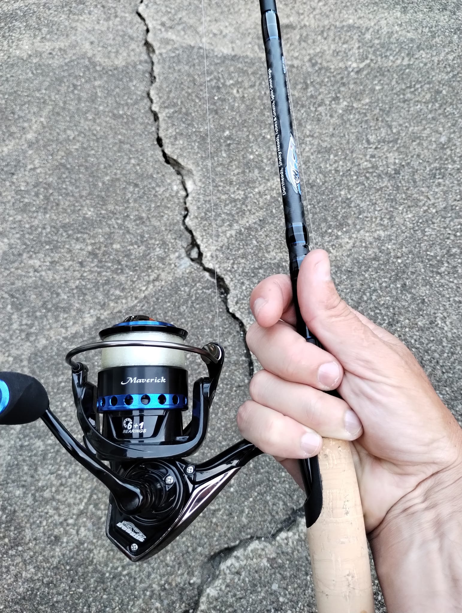 tsunami carbon shield boat rod TSCSHDBCII701MH-B II Conventional HDX 13 in. 30-Compartment Custom Carbon Fiber SES80MMF / 8'0