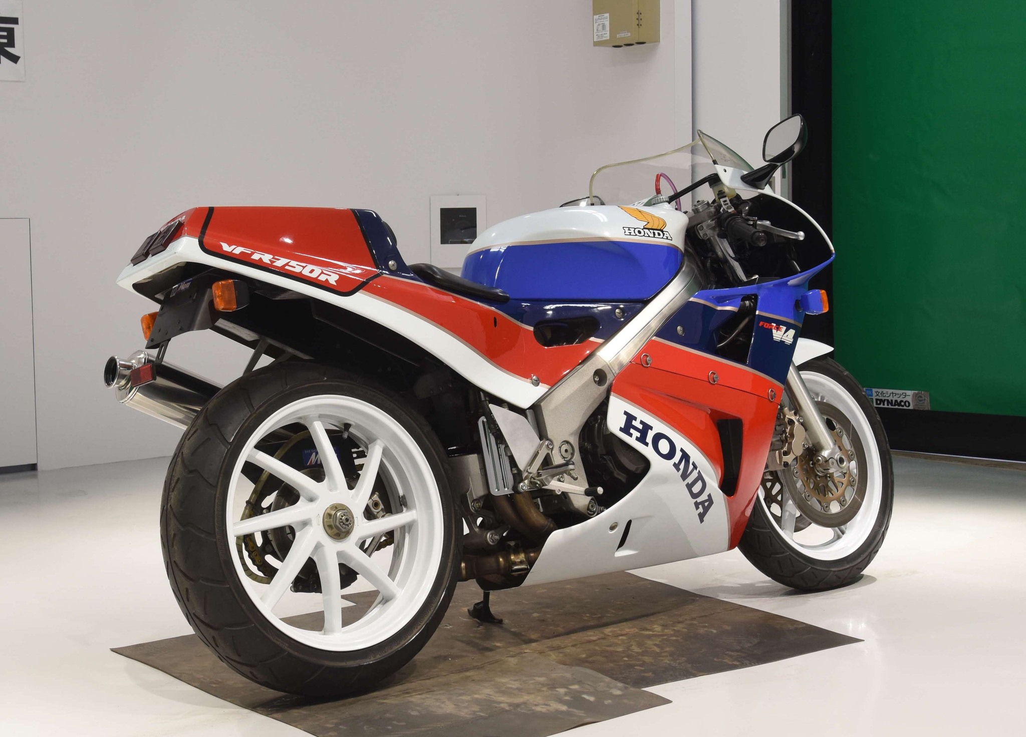 Kmページ 🔥🔥🔥 Full Power Honda RC45 Superbike 🔥🔥🔥 DM us for full pics