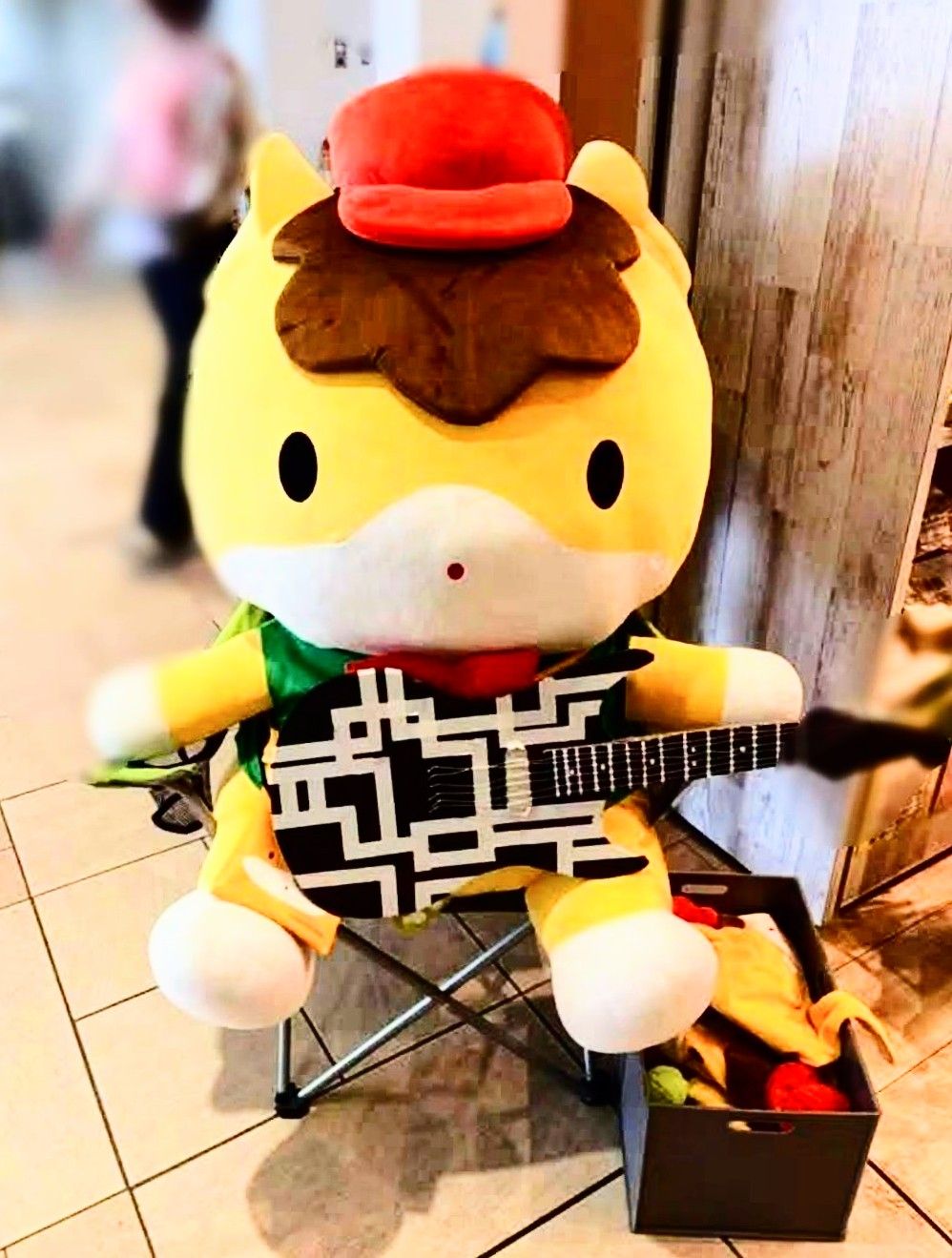 駐車場 展示台← Nguyen Thanh Ha さんお返事待ち Facebook