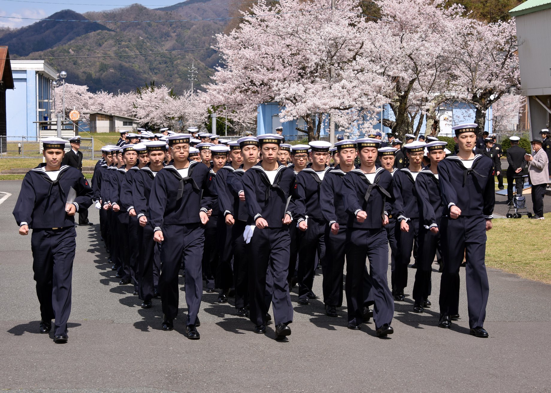 防衛省 海上自衛隊 (Japan - 舞鶴教育隊_分隊行進