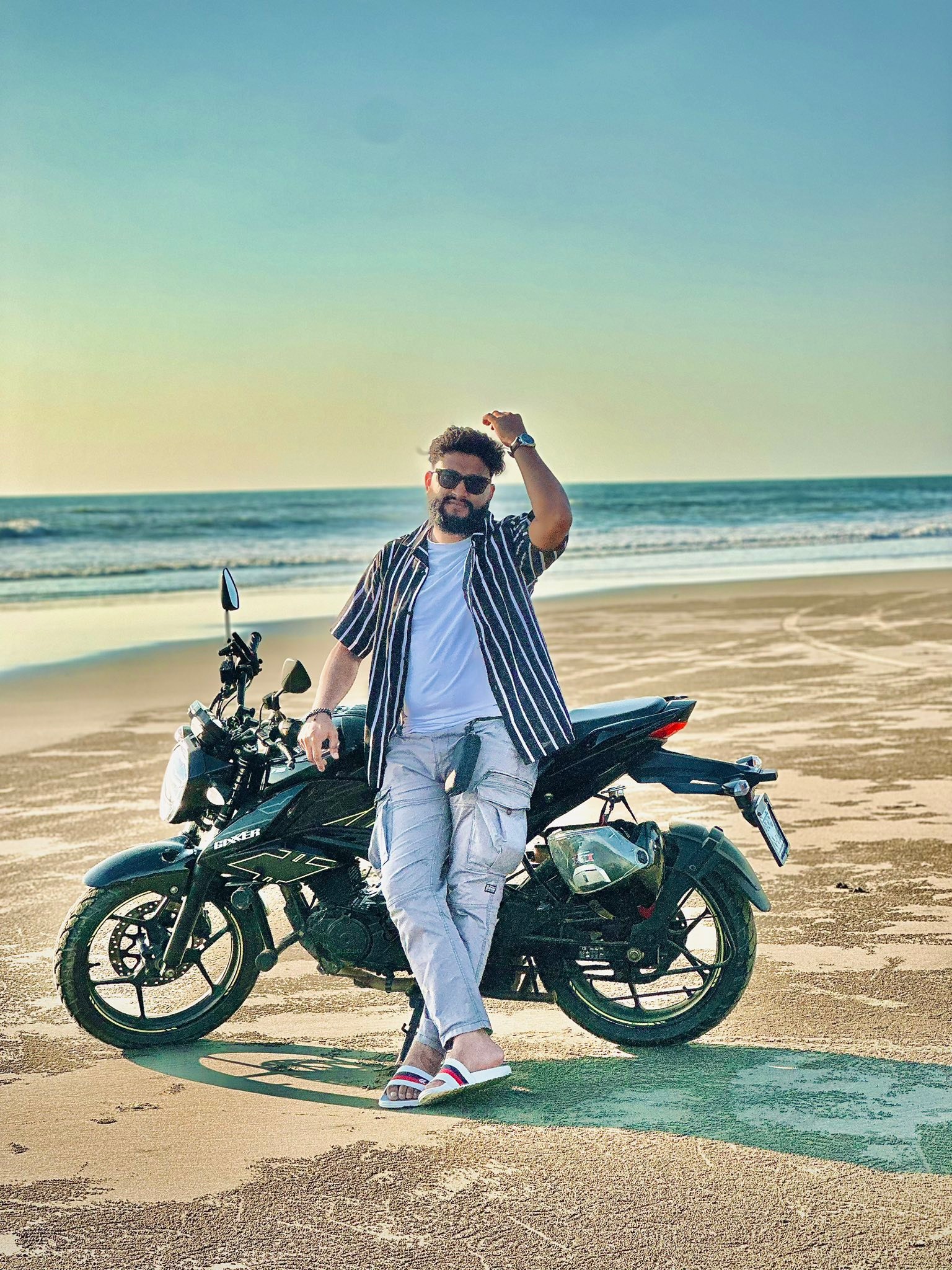 Md Robi - Md Robi added a new photo — at পাটুয়ারটেক পাথর...