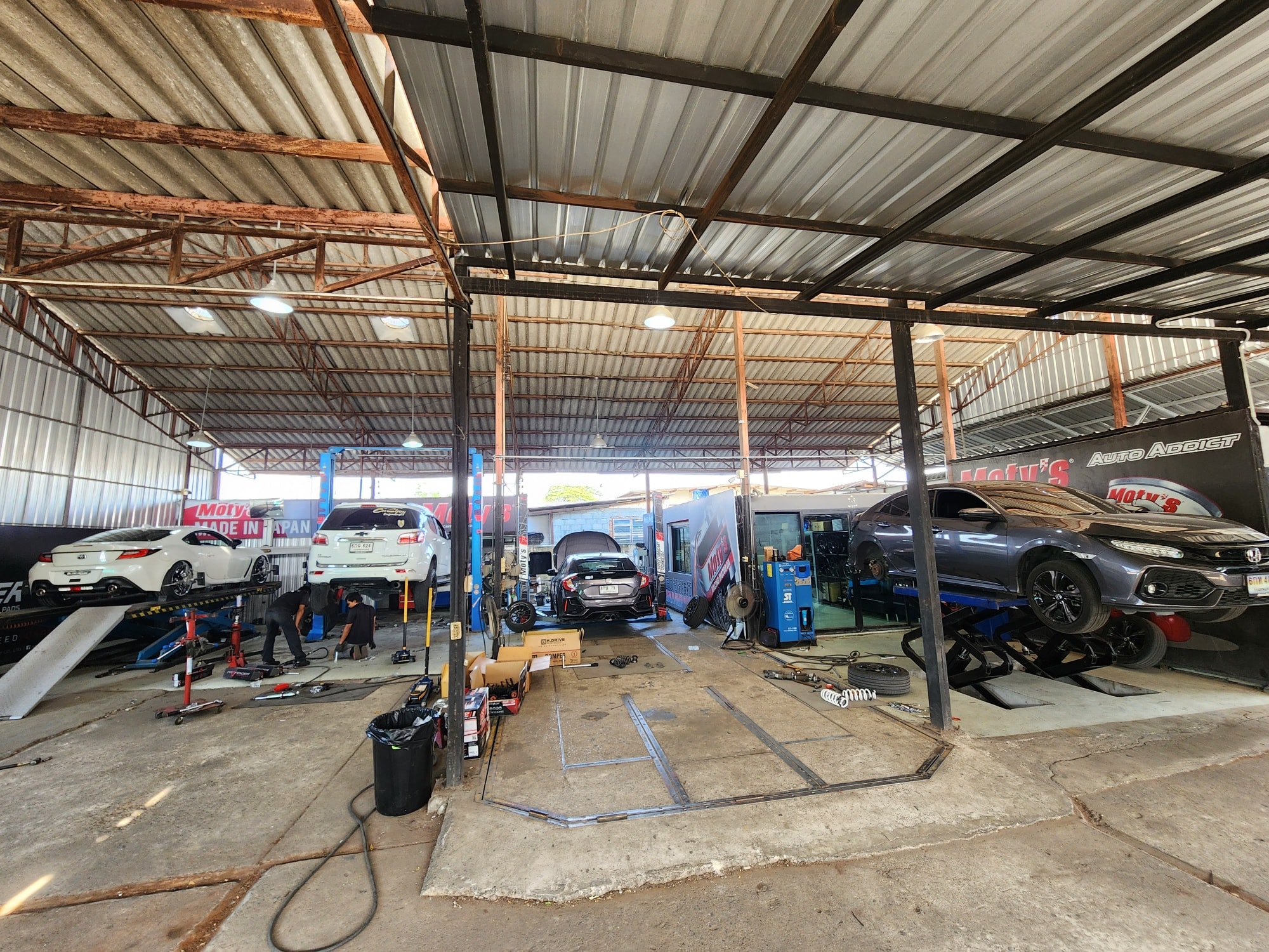 บ่ายแล้วยังแน่นอยู่ #AutoAddict... - Auto Addict Thailand