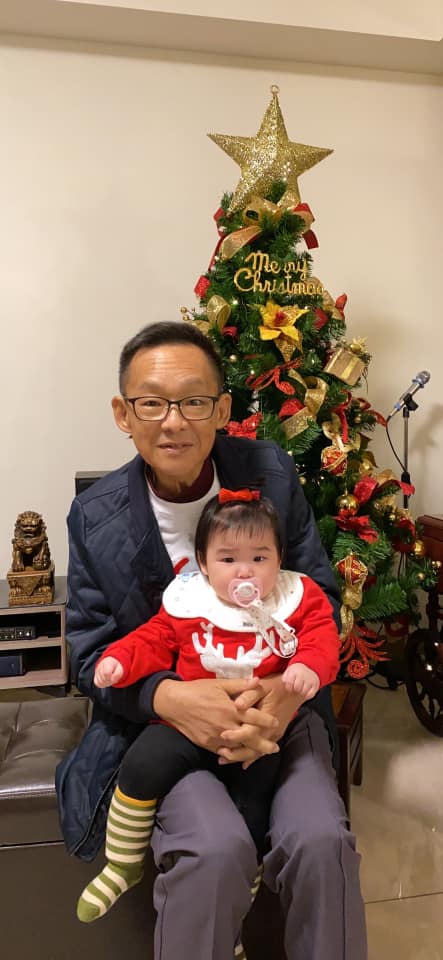 小子子 - 公公 捏捏愛你唷 ️ 鄒良訓 捏捏每次看到公公都笑咪咪☺️ 乖乖的給公公抱抱😘 因為捏捏也愛公公🥰