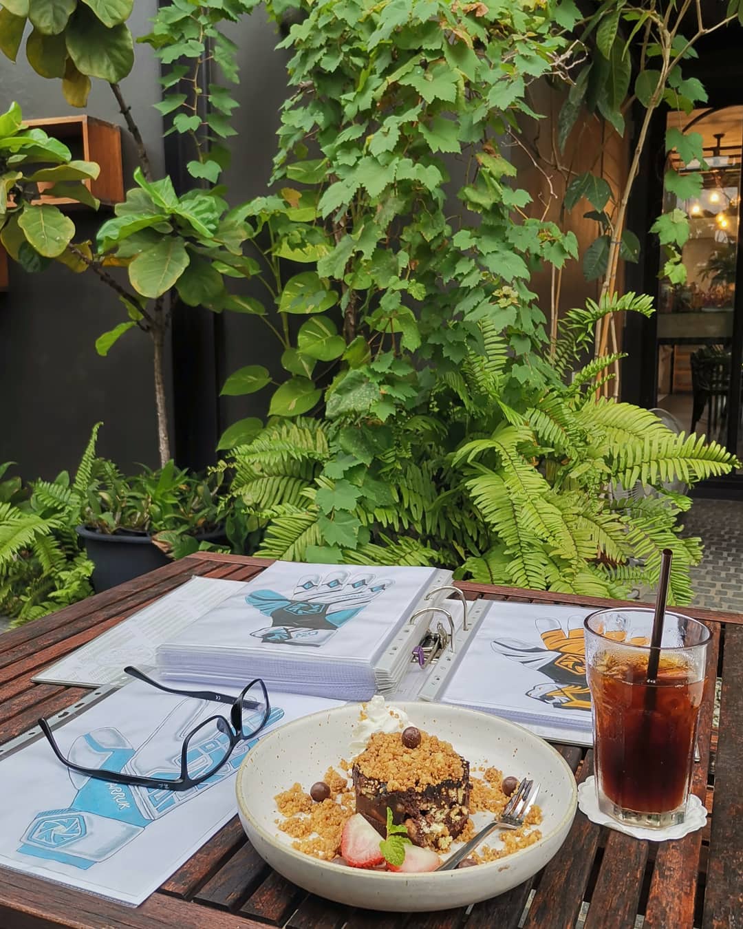 คิดไม่ออก ลองจิบกาแฟ หาอะไรหวาน ๆ... - Cold Spring Café | Facebook