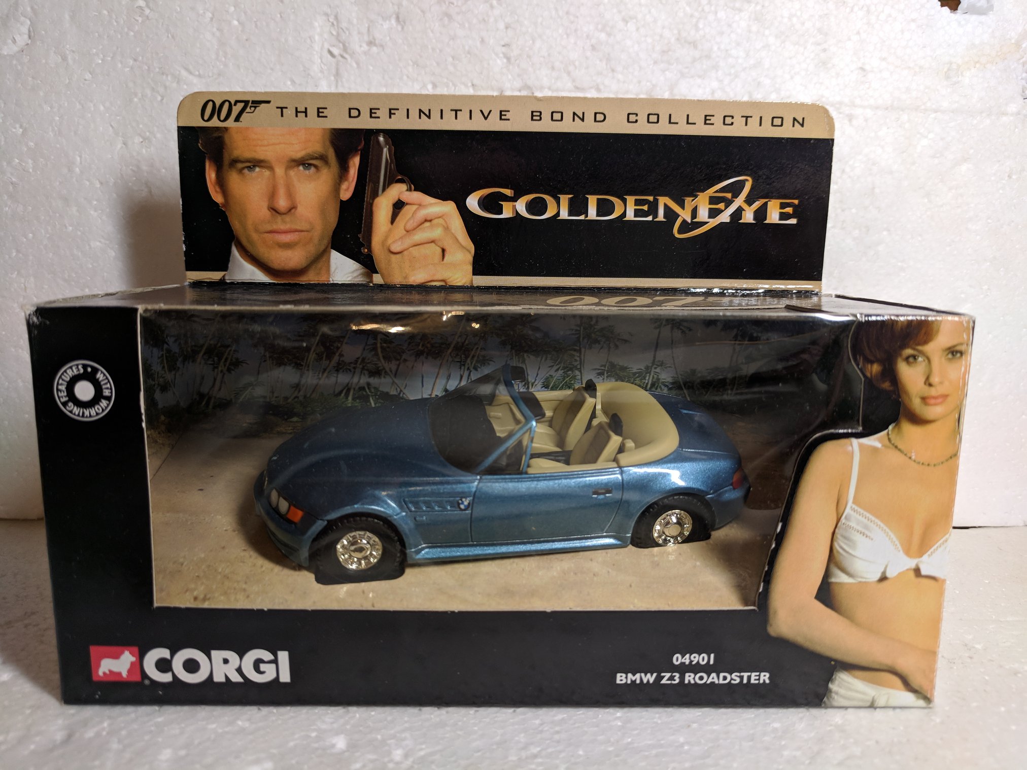 Kyosho 1/12 BMW Z8 details and differences between dealership and 
