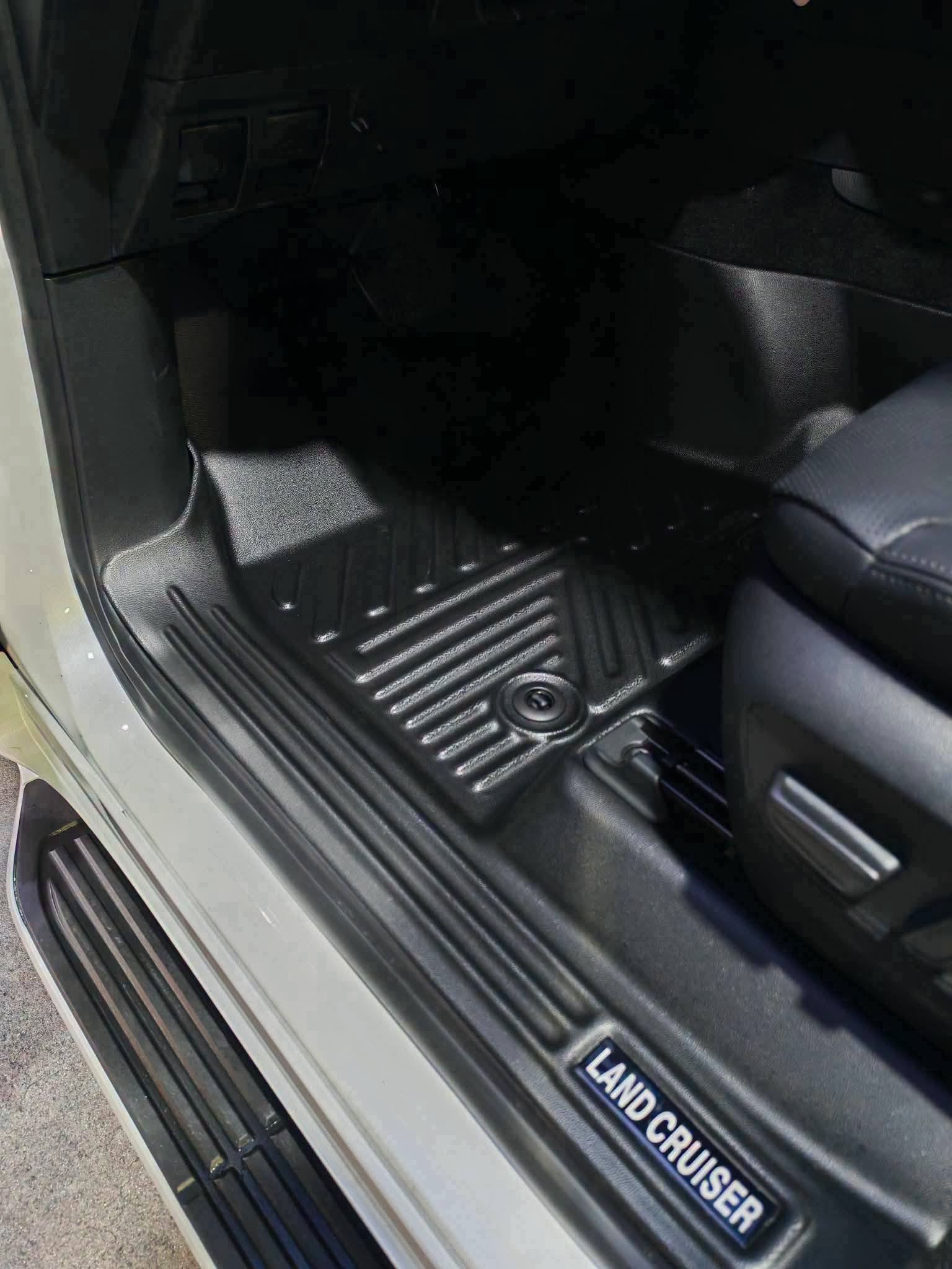 LAND CRUISER 300/200 5D EXTENDED MATTING & FULL TRAY WITH BACKSEAT