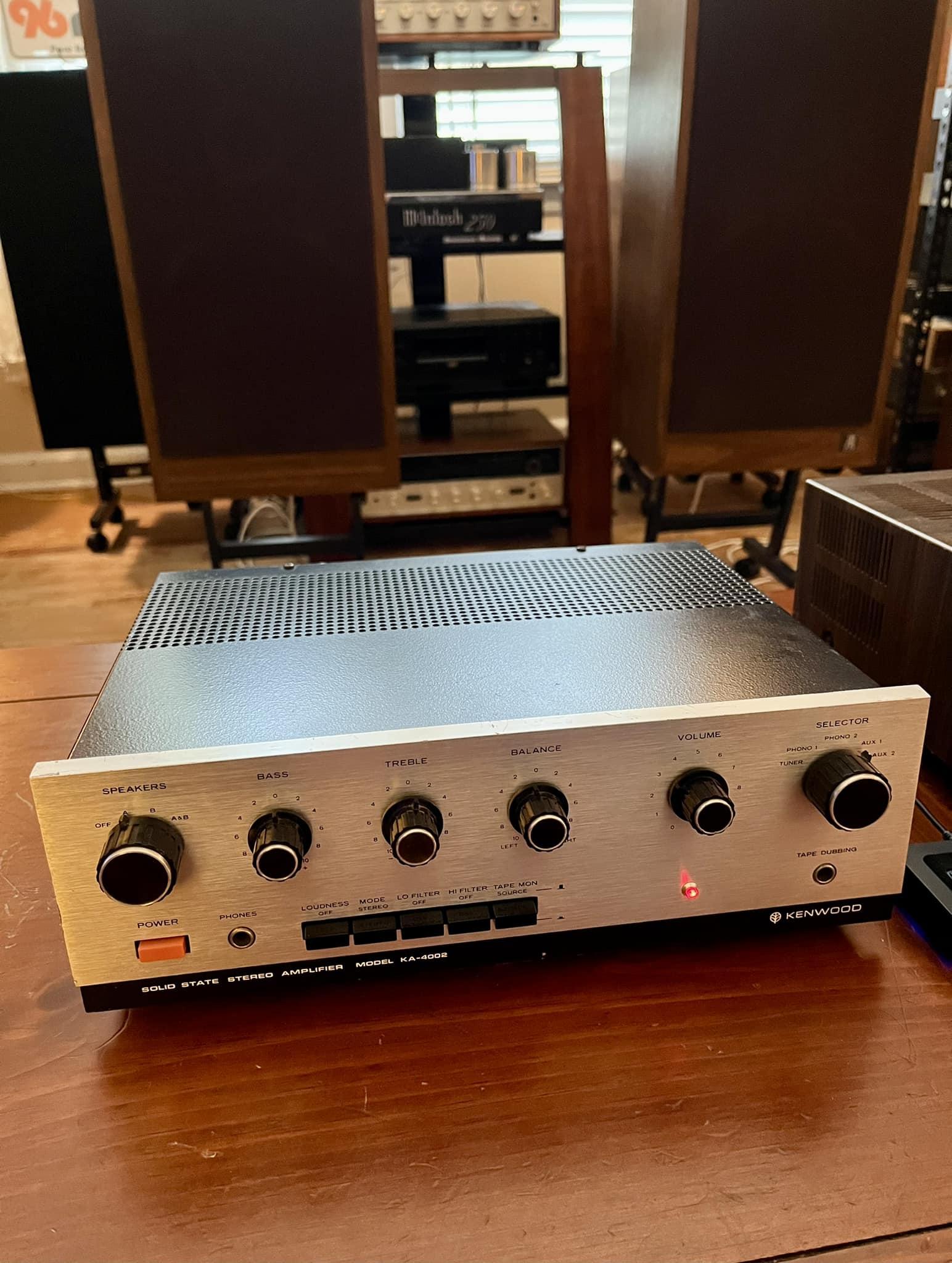 This KA-4002 is a beautiful sounding amp on the AR-58s