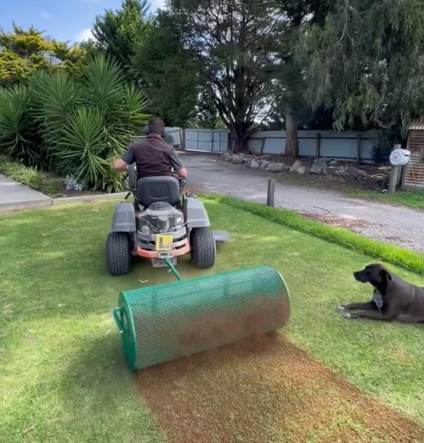 **For Rent** Landzie peat moss compost spreader - Landscaping Materials ...