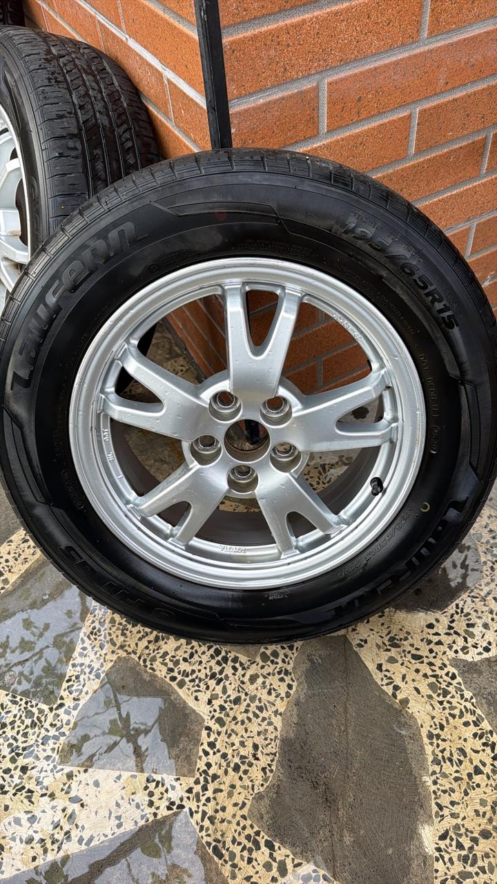Toyota Prius wheels with 195/65R15 tires