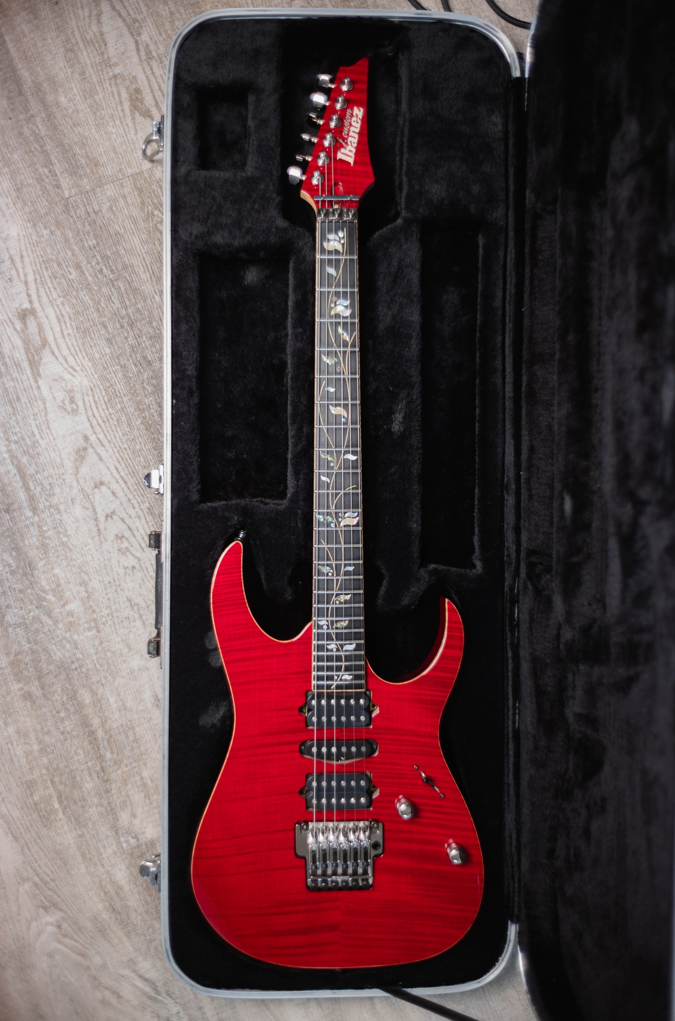 Found a mint 2004 Ibanez RG8670 guitar