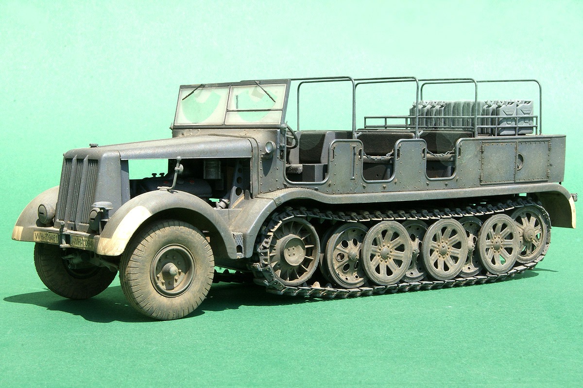 Building Trumpeter's SDKFZ 8 DB10 Gepanzerte 12t scale model