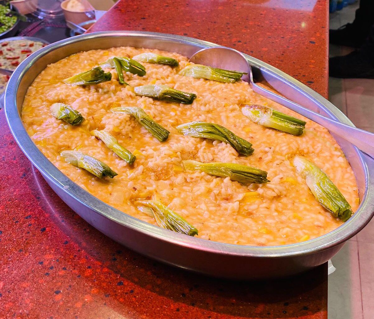 👉 Risotto de calçots con romesco 😋... - Xarcuteria Ferran