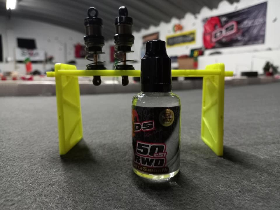 DS Racing - RWD shock oil 50cSt (Extra smooth compound)...