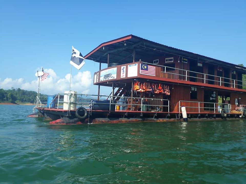 Perkhidmata... - X-Army 8318 Houseboat Tasik Kenyir Terengganu