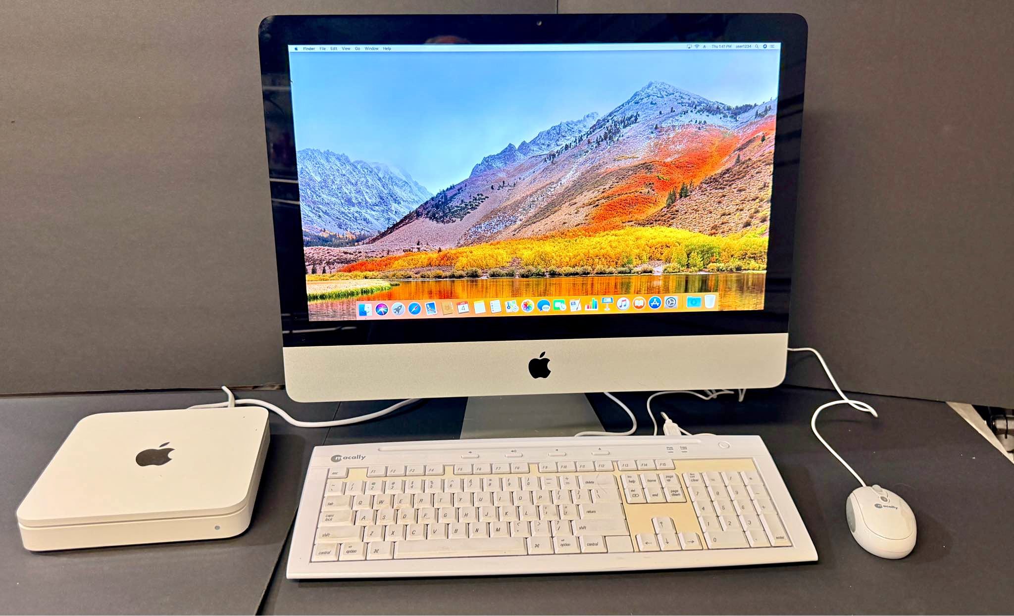 Apple iMac 21.5-inch (Mid-2011) desktop computer in good working 