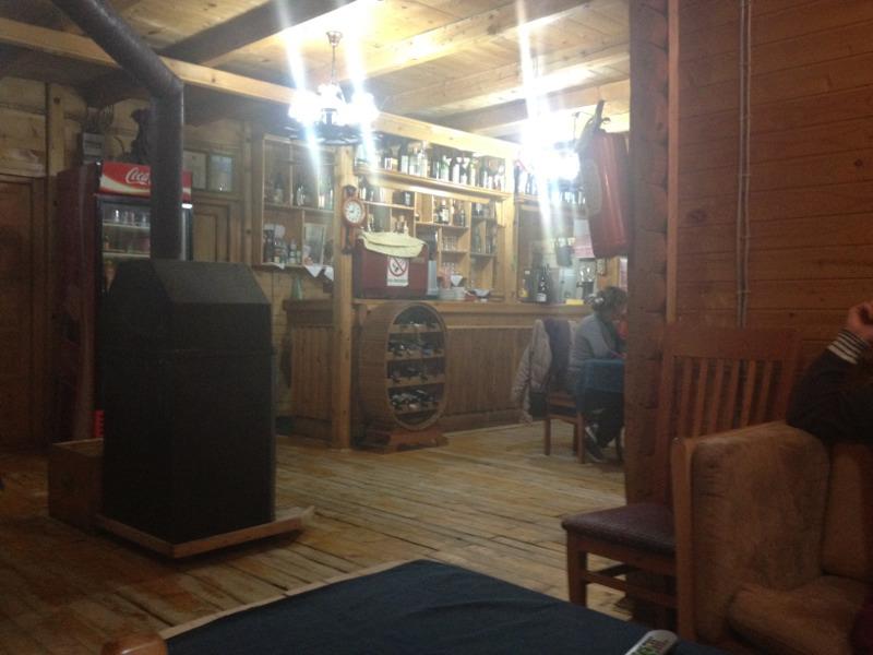 Guri i kuq Restaurant /... - Guri i kuq Restaurant / Rugove