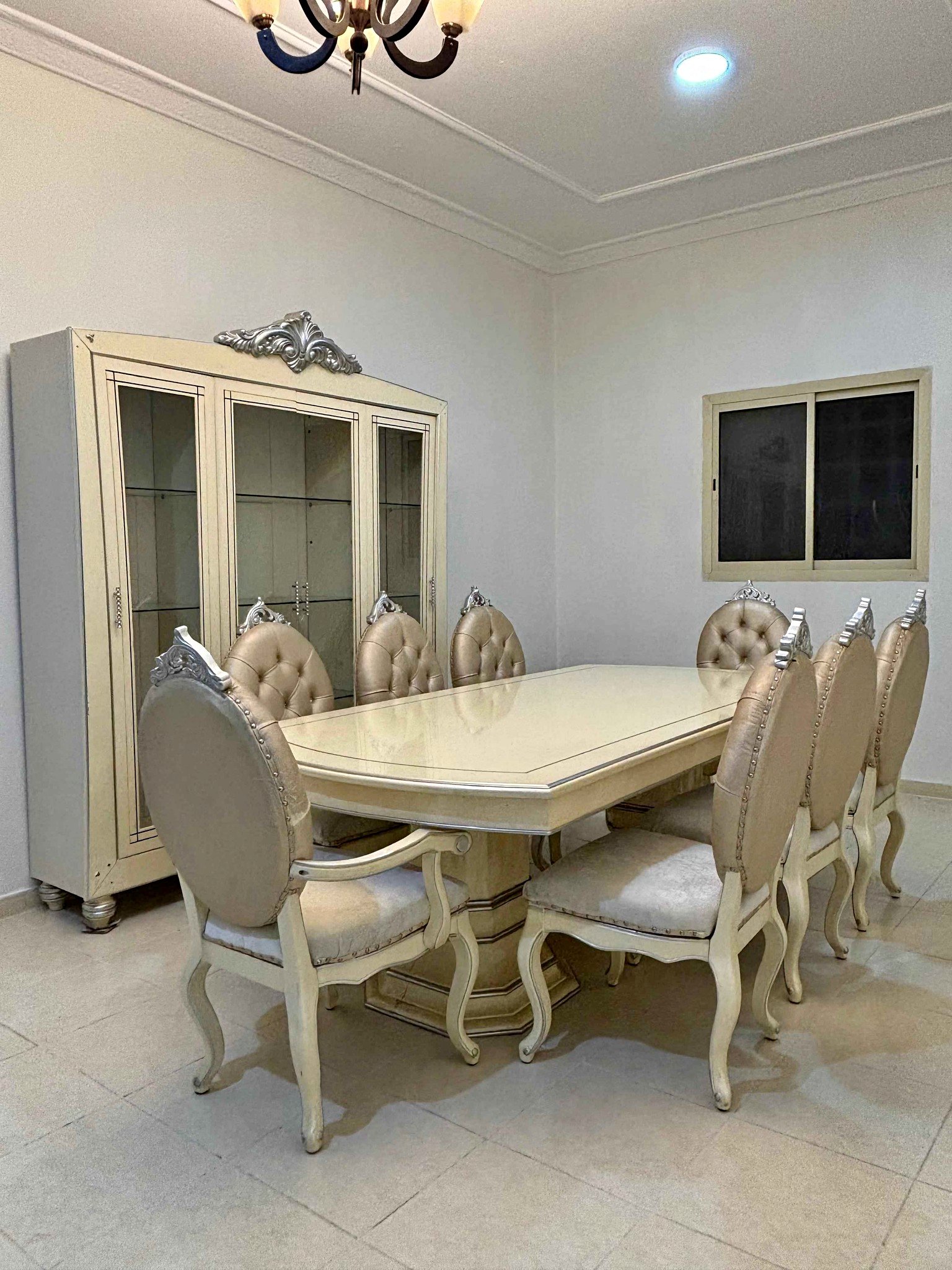 Dining table & Showcase set - Dining Tables - Riyadh, Saudi Arabia ...