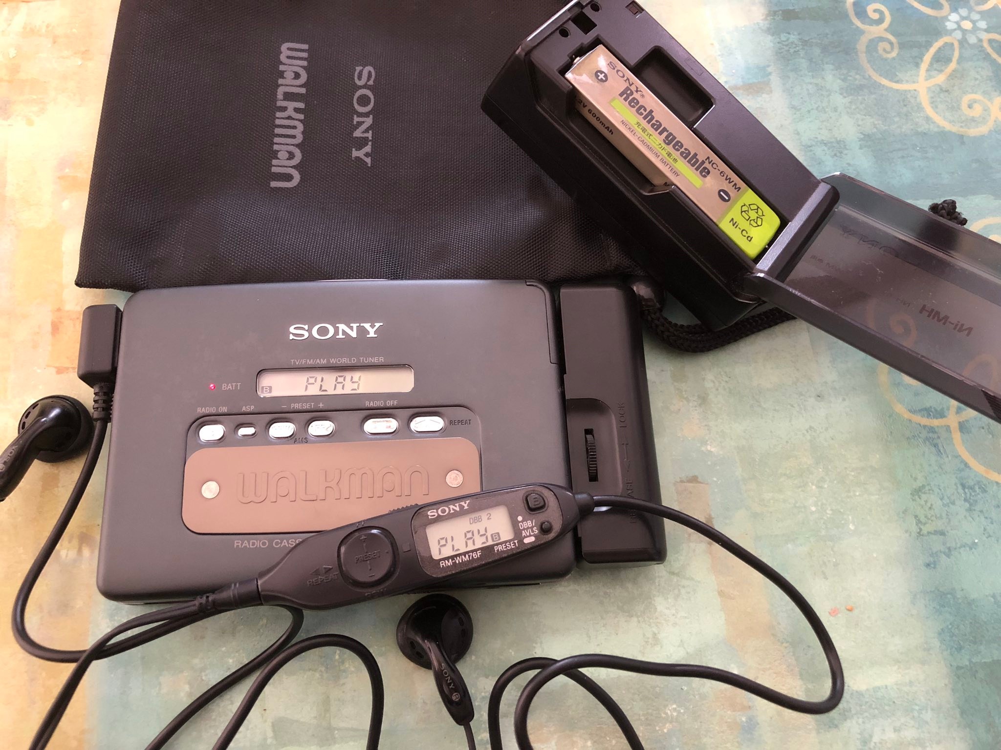 Sony WM-FX811 Walkman works great with radio