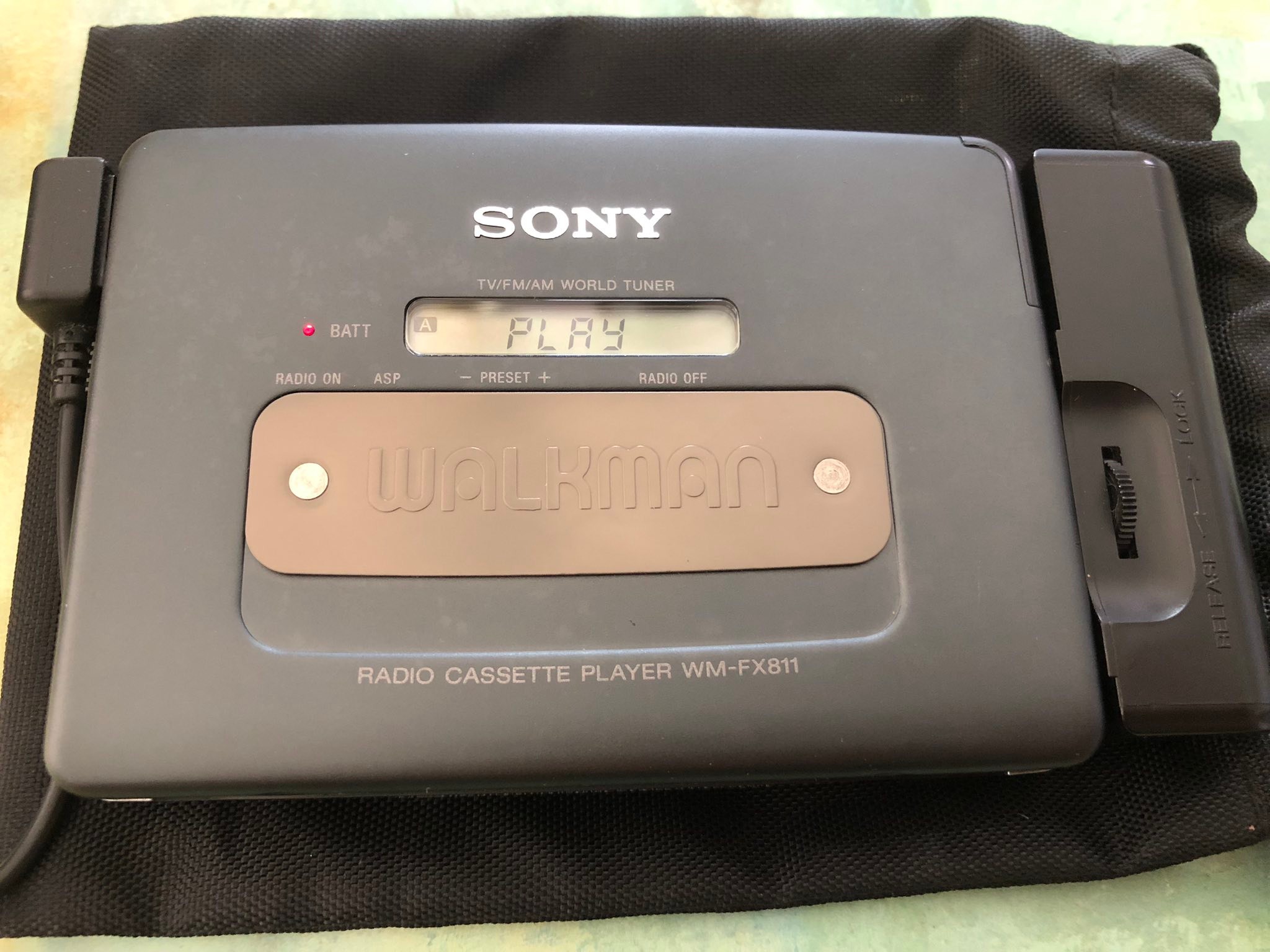 Sony WM-FX811 Walkman works great with radio