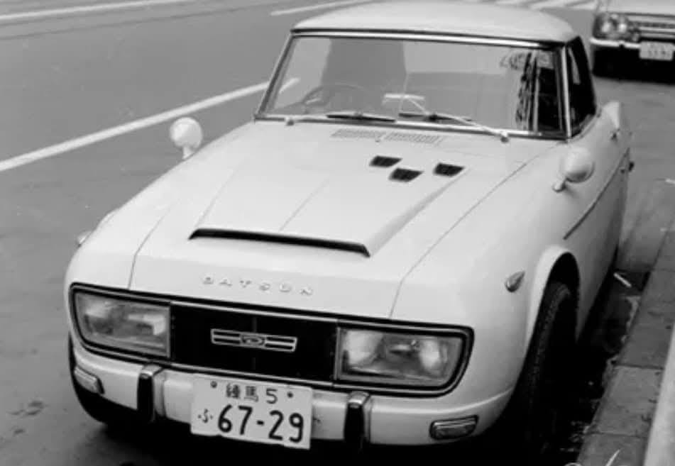 Nissan fairlady (SR311) Upside down headlights from Isuzu Florain!