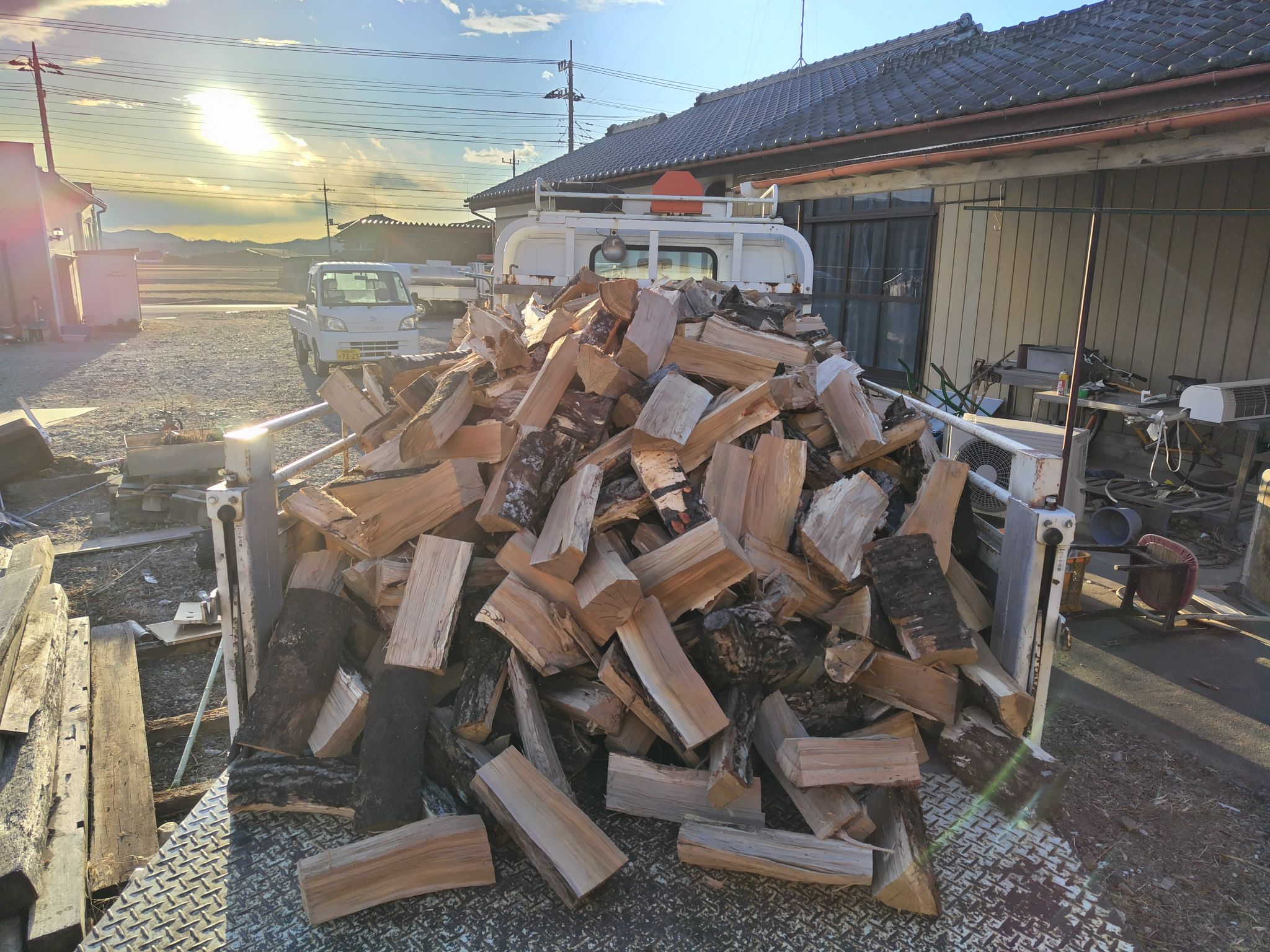 本日の薪活 薪割り機15ton 安心のロビンエンジン 3WAY 基本斜めで使用 