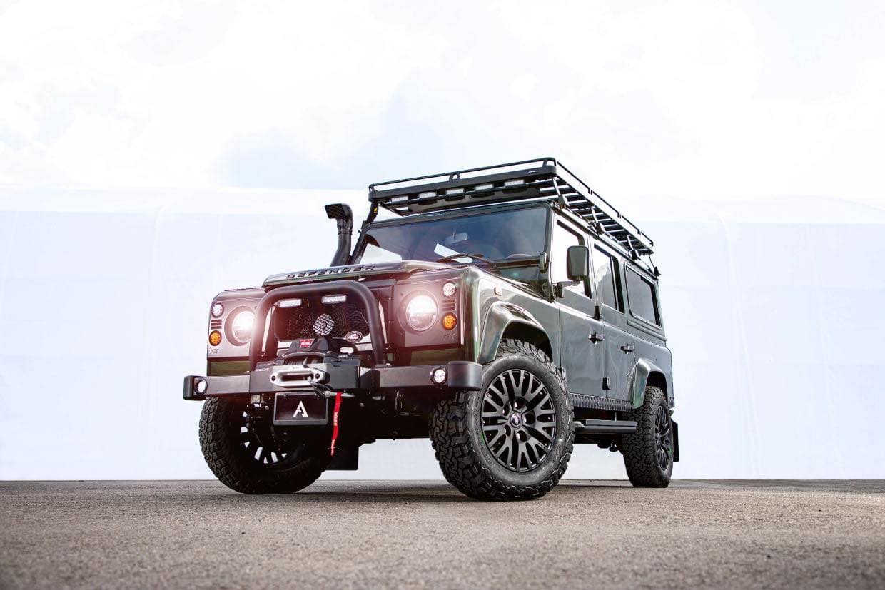 Unlockmen - Arkonik CUSTOM 1995 LAND ROVER DEFENDER