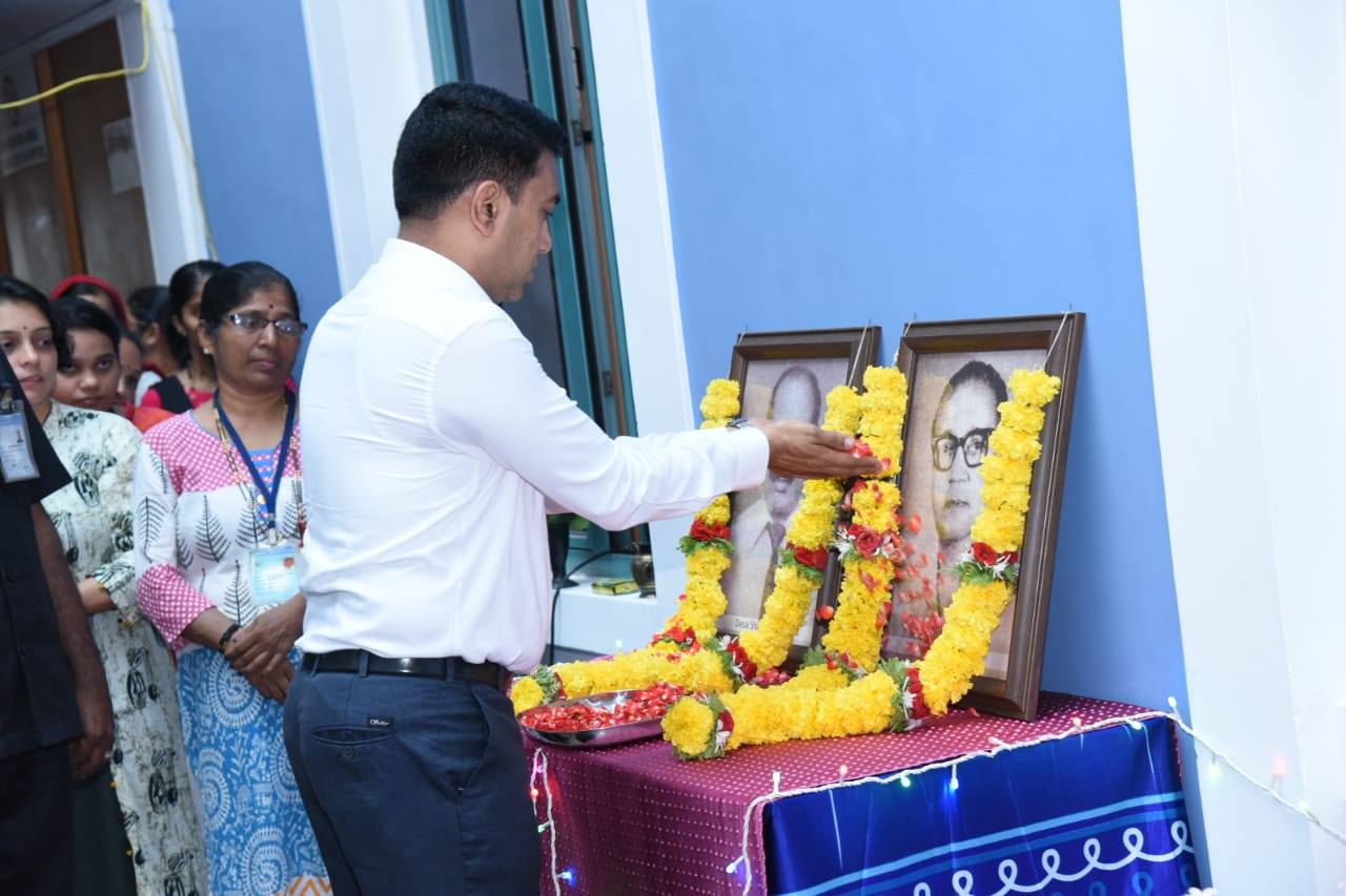 CMO Goa - Chief Minister Dr Pramod Sawant paid floral...